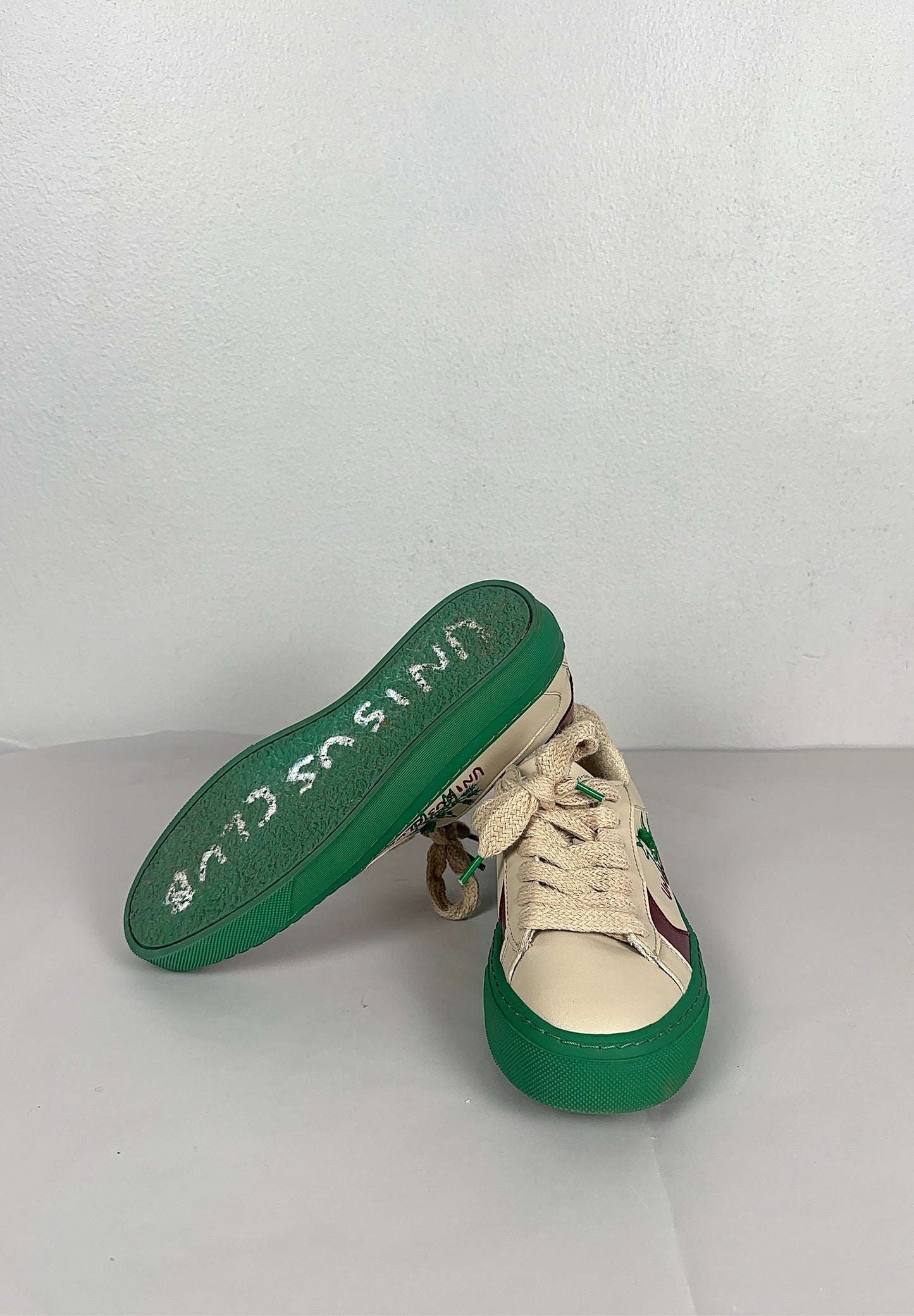 Unisus Club-sneakers NWOT
