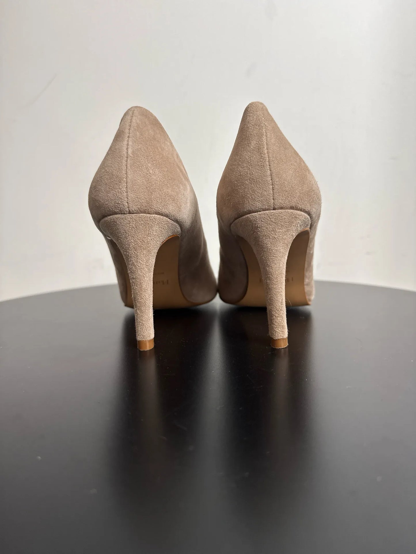 Flattered Charlie Sand Suede-klackar