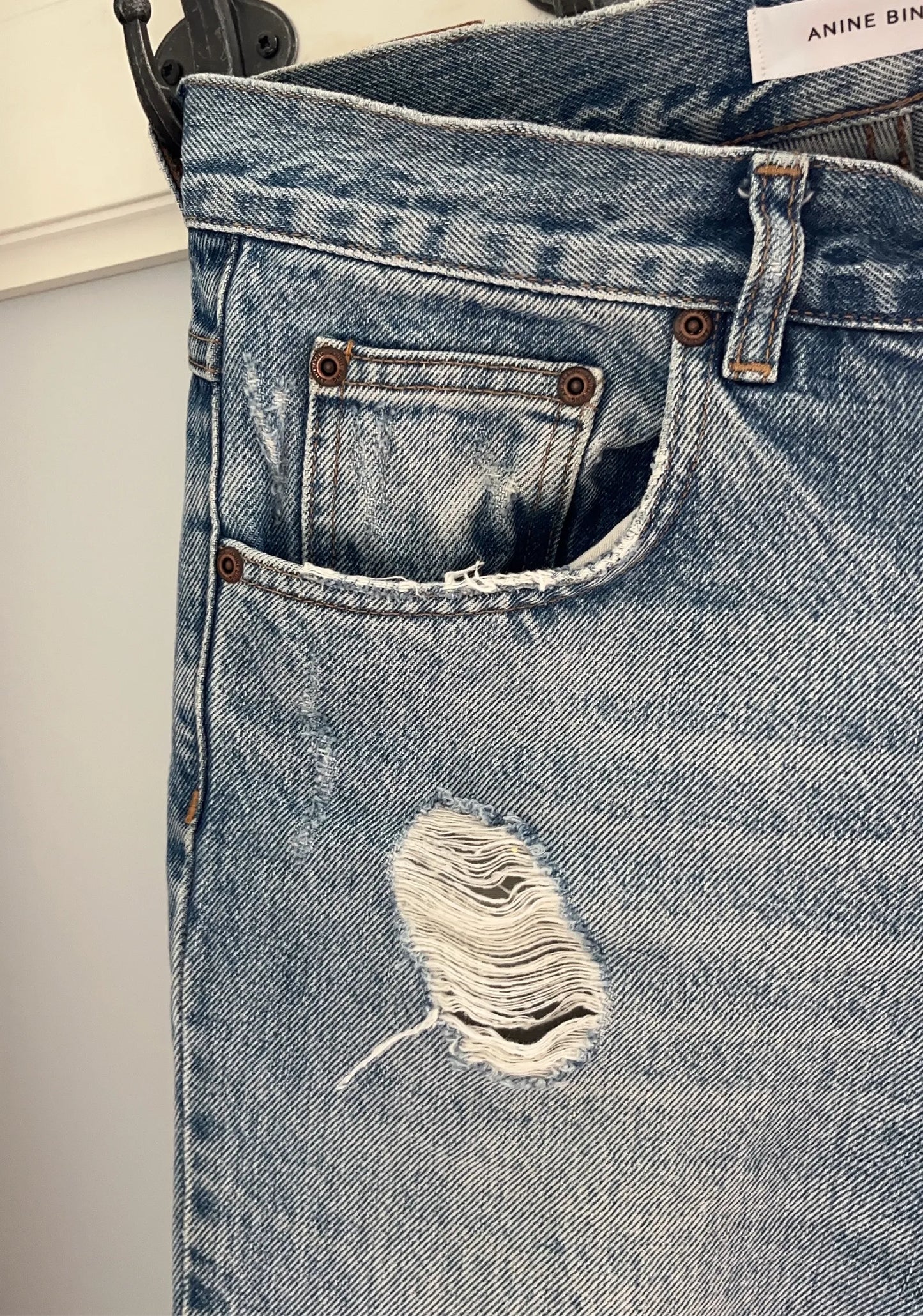 Anine Bing Roy - Cropped. Destructed Vintage Blue Jeans