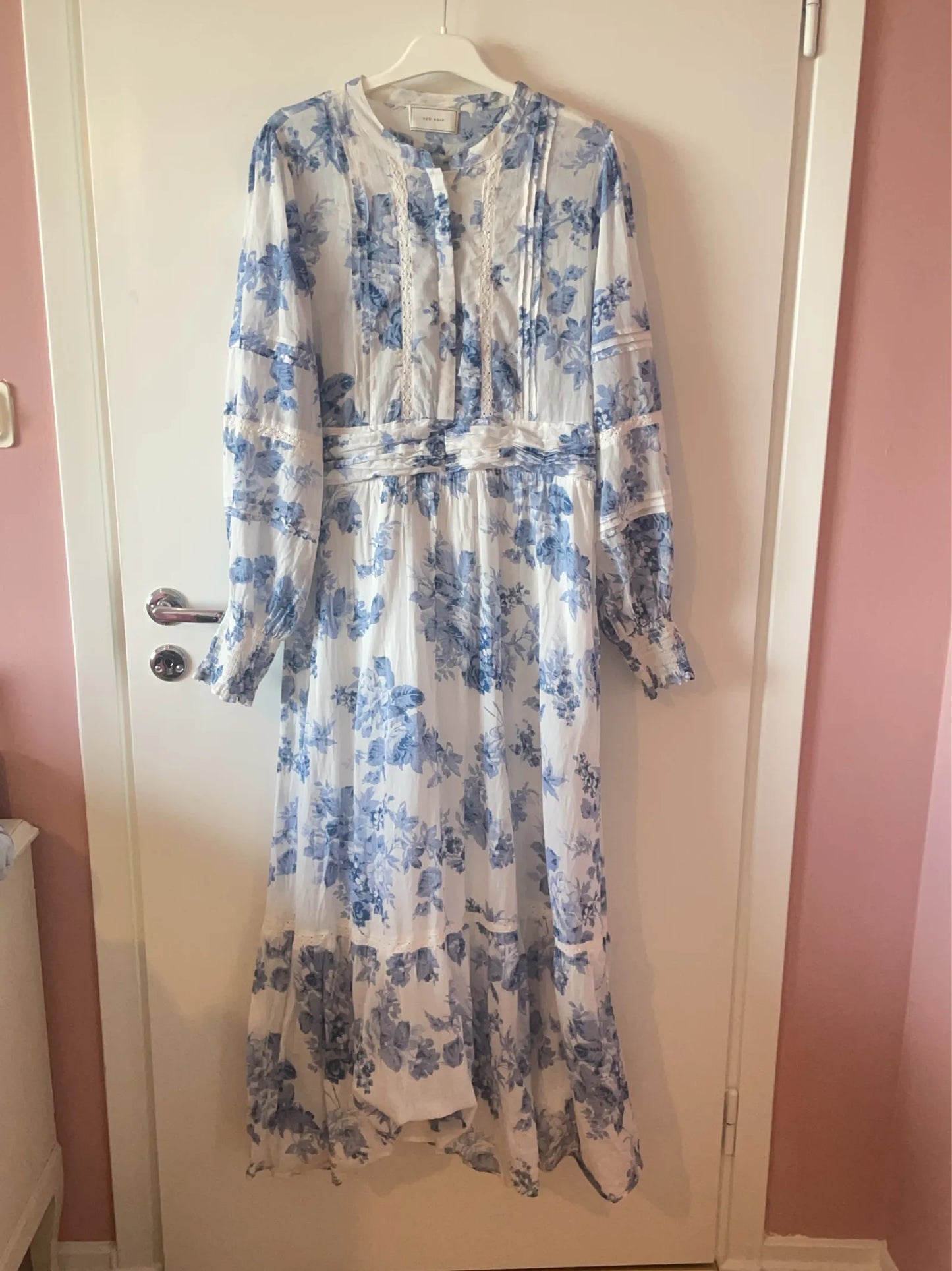 Neo Noir Columbia Flower Flow Dress