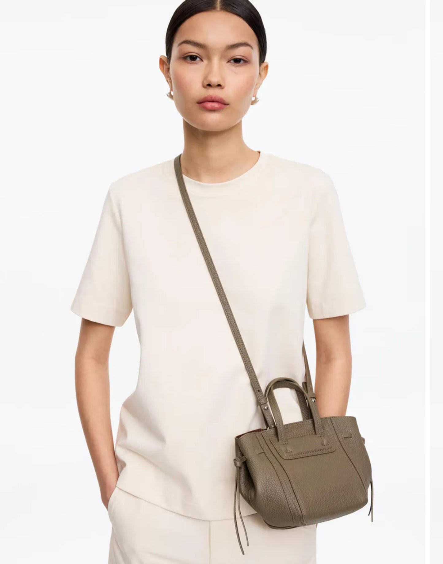 Arket Leather Khaki Green-skinnhandväska