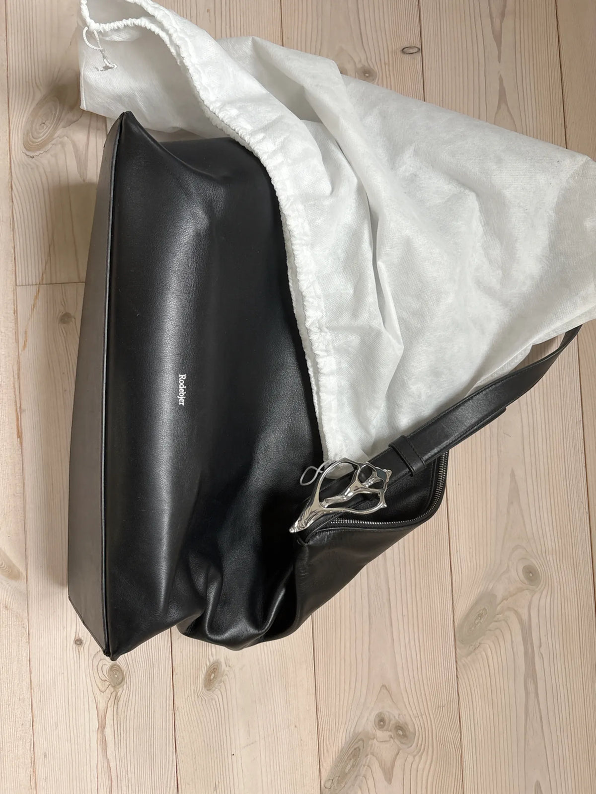 Rodebjer The Seashell Leather Tote-skinnaxelremsväska