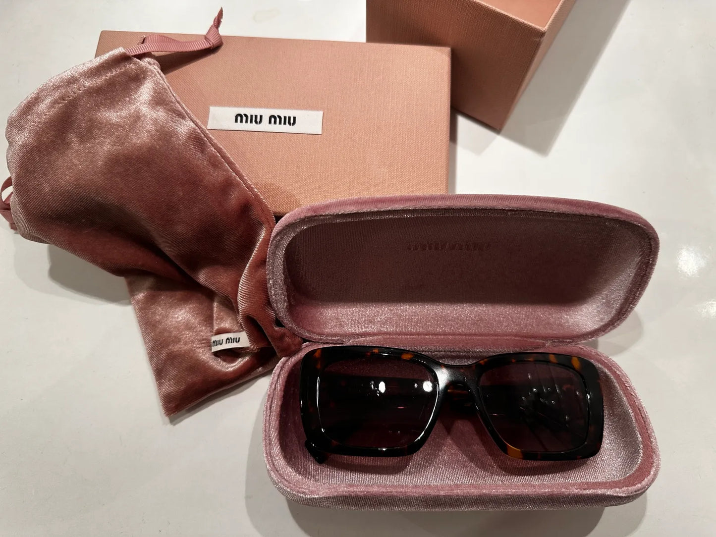 Miu Miu Mu 07ys-solglasögon NWOT