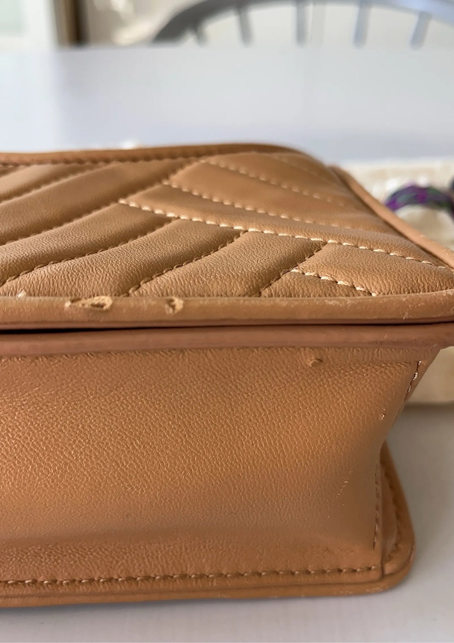 Tory Burch-skinnaxelremsväska