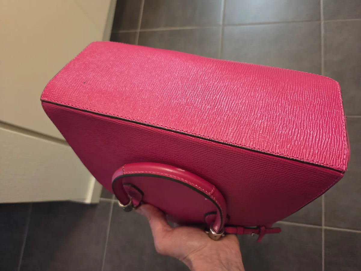 Schutz Lorena Tote-skinnhandväska NWOT