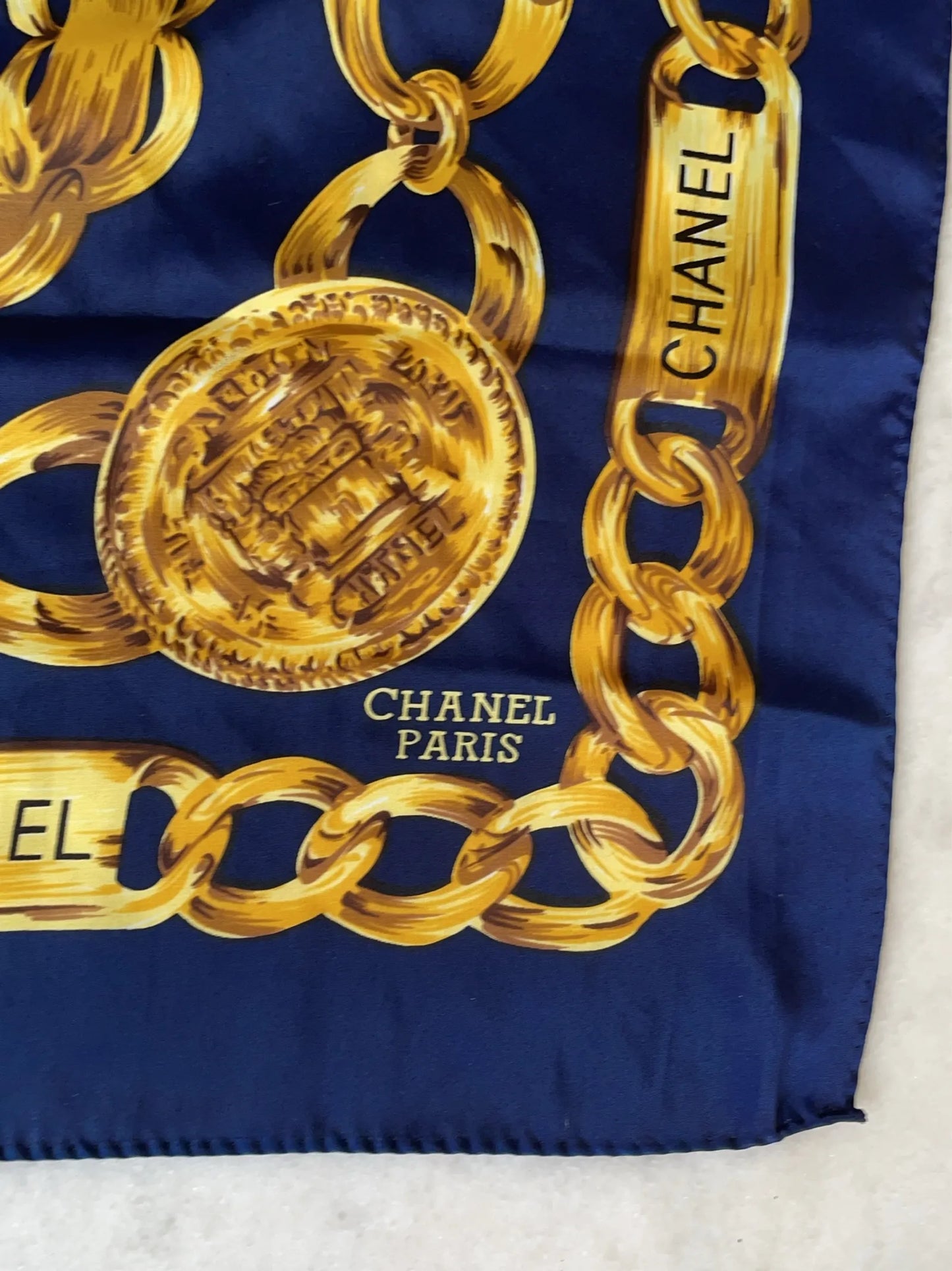 Chanel-sidensjal