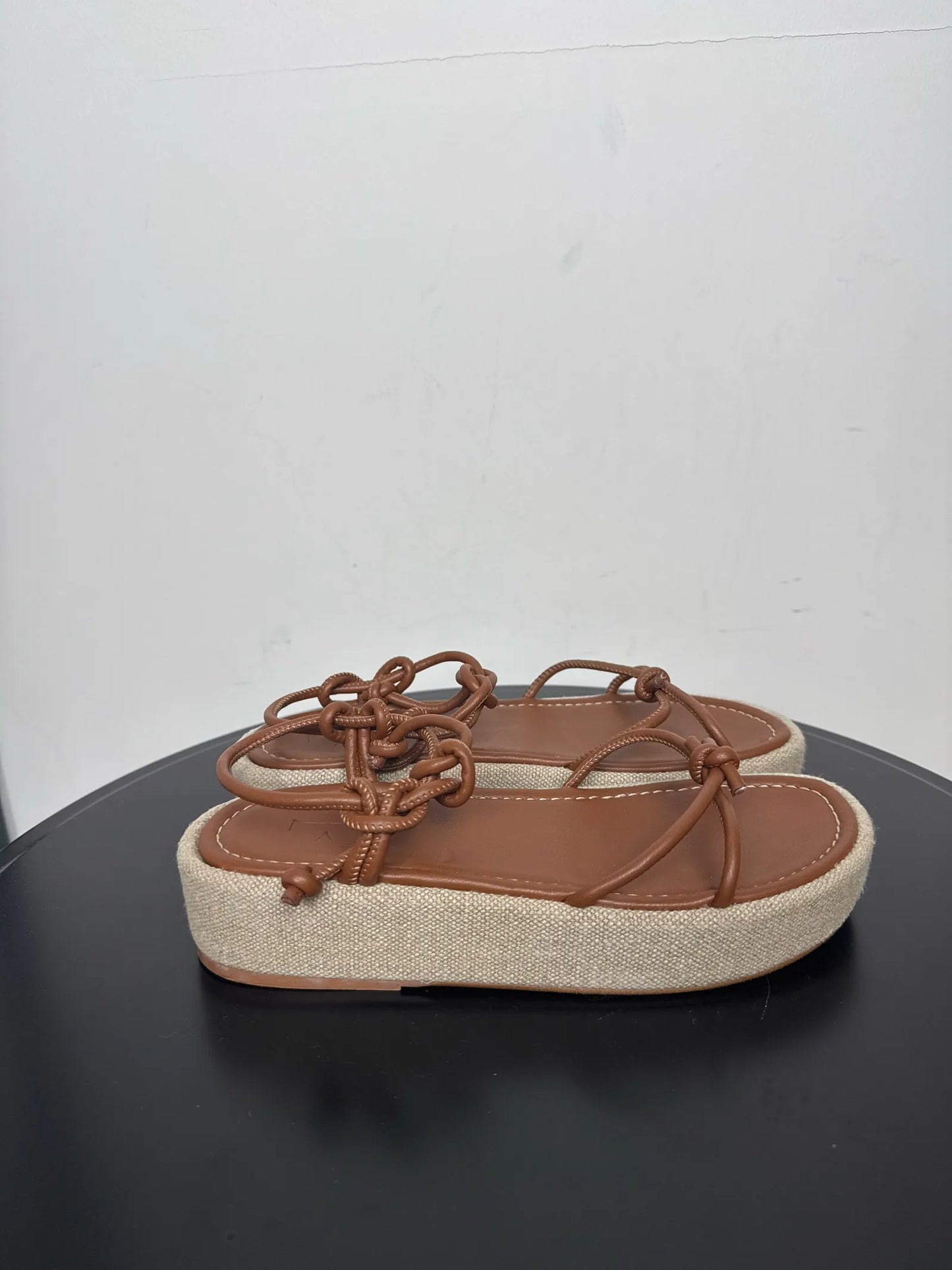 Flattered Heather Cognac Vegan Leather-skinnsandaler