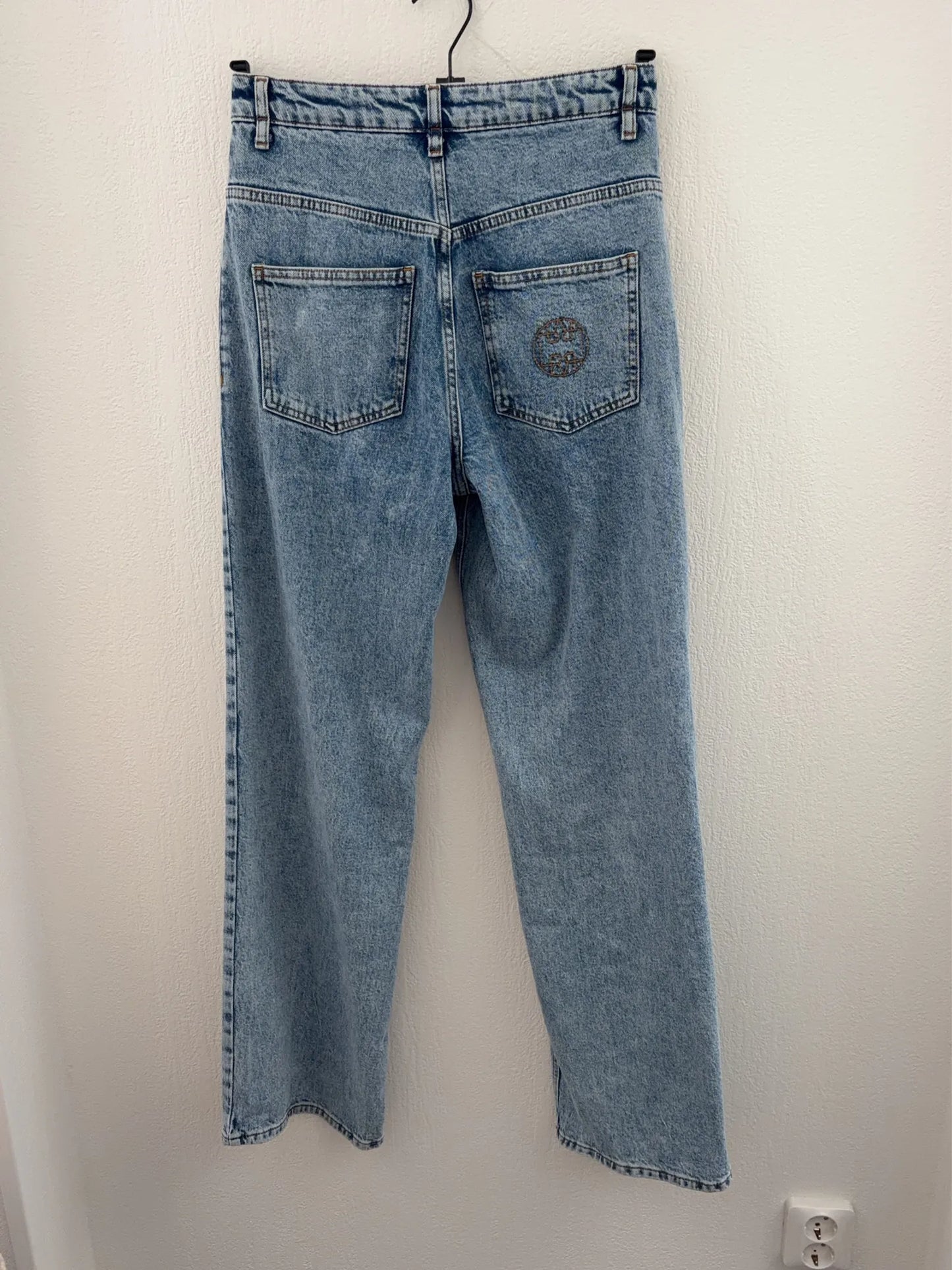 Levete Room Rak Jeans