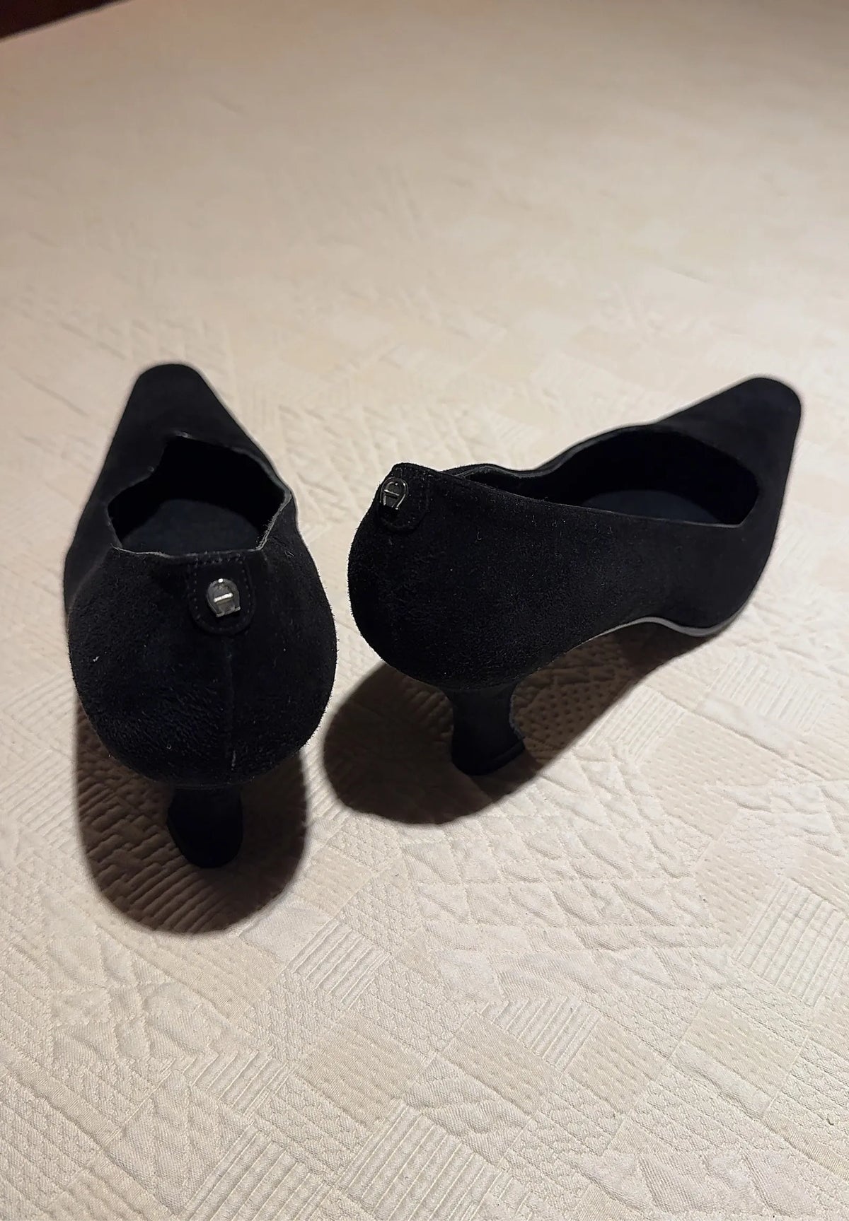 Aigner Svarta Mockapumps-skinnklackar