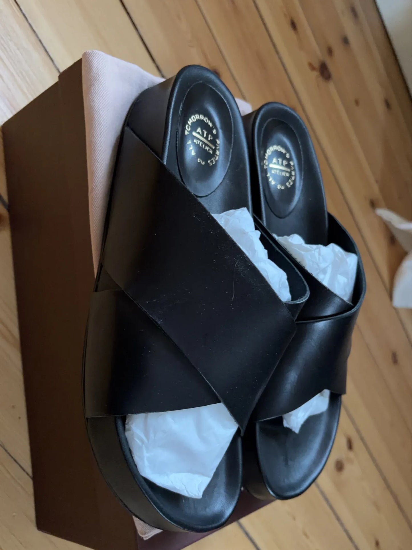 ATP Atelier Urbino-skinnsandaler NWT
