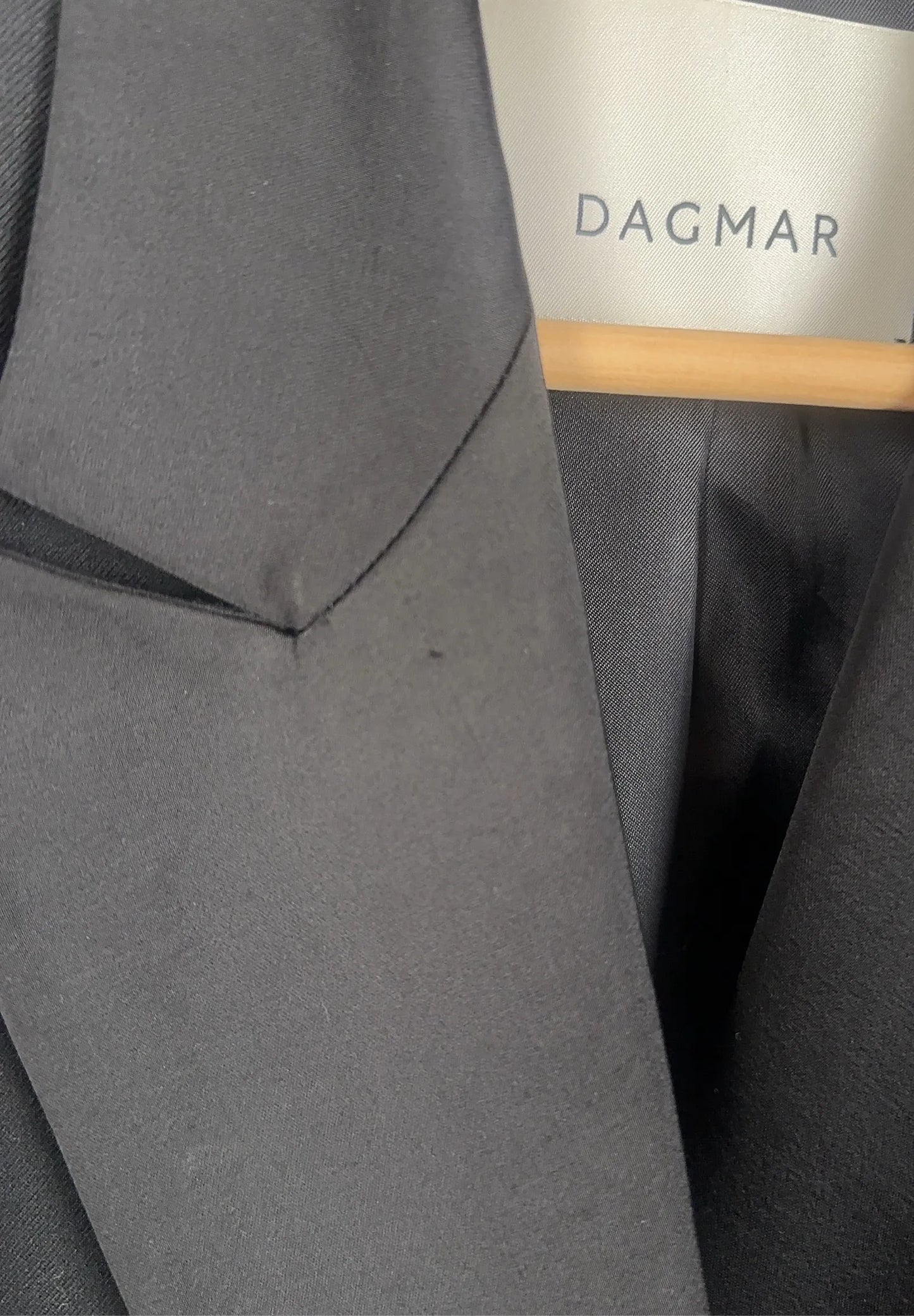 Dagmar Long Tuzedo-ullkappa