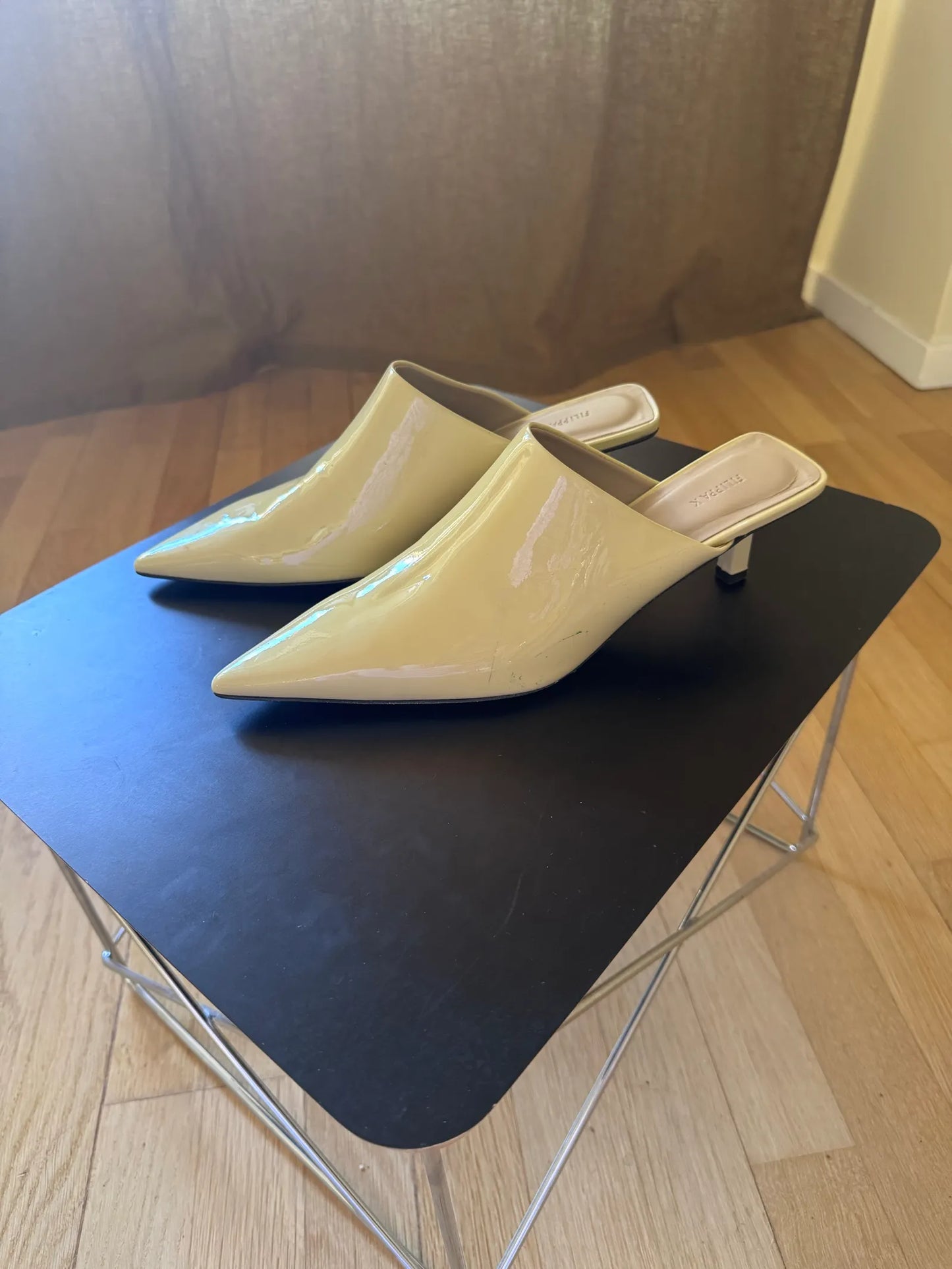 Filippa K Pointy Kitten-skinnklackar