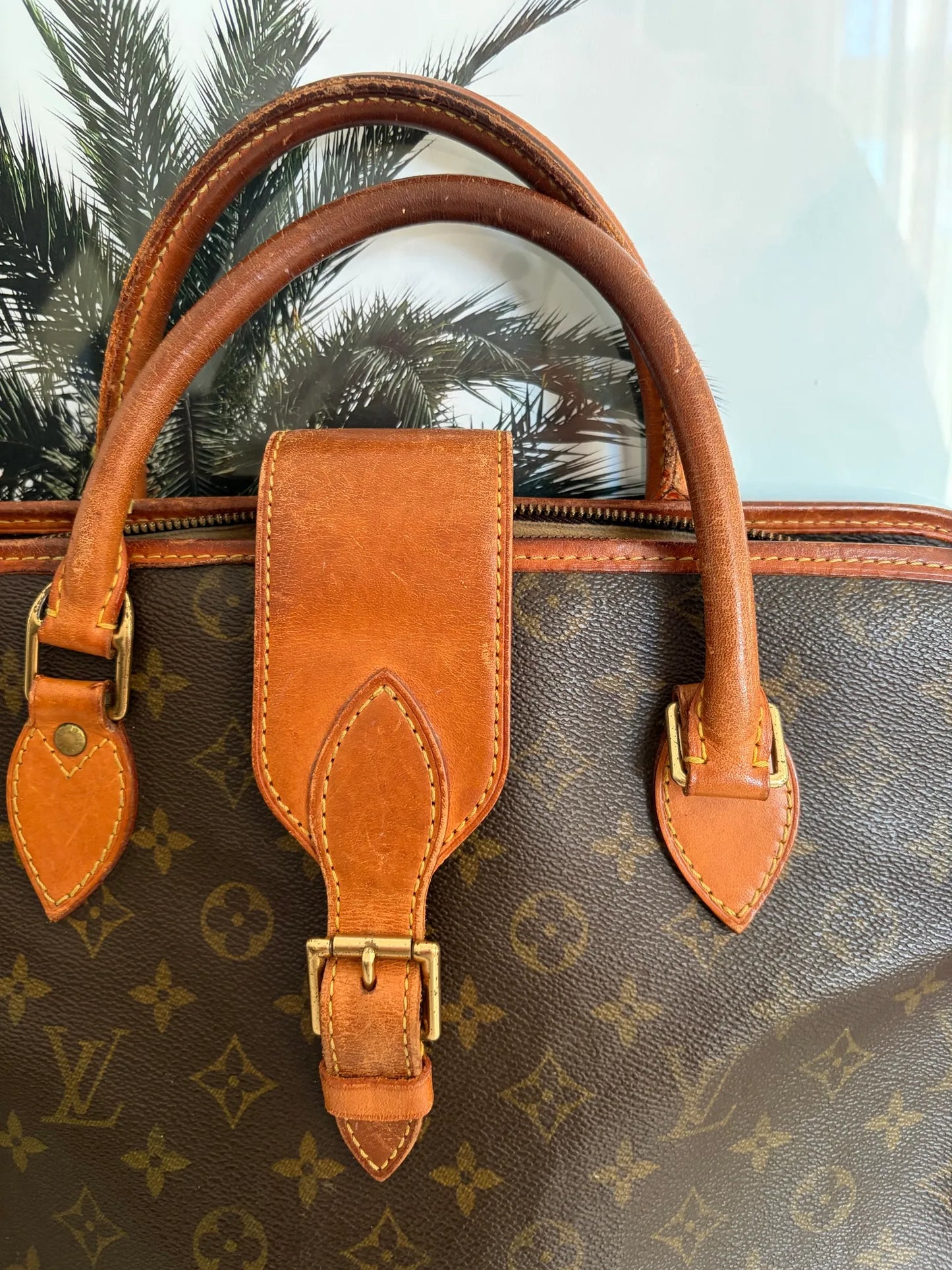 Louis Vuitton Rivoli-skinndatorväska