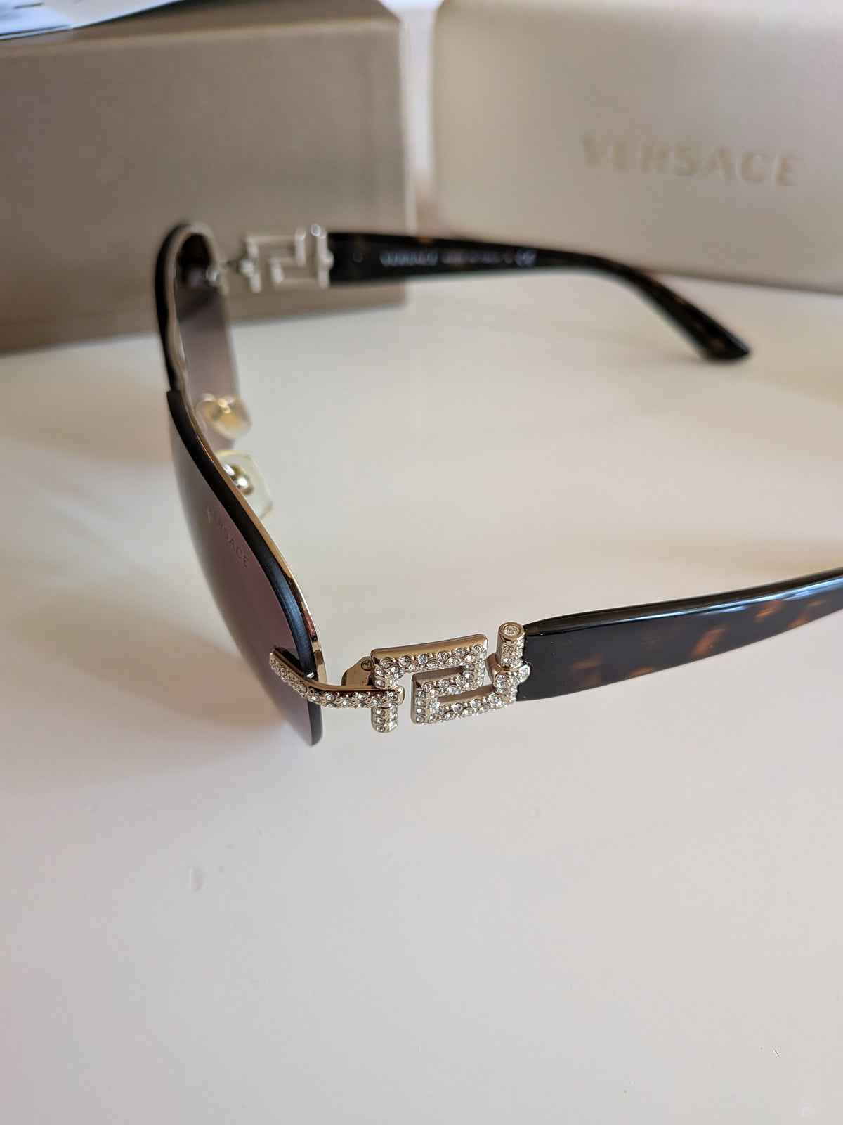Versace-solglasögon NWOT