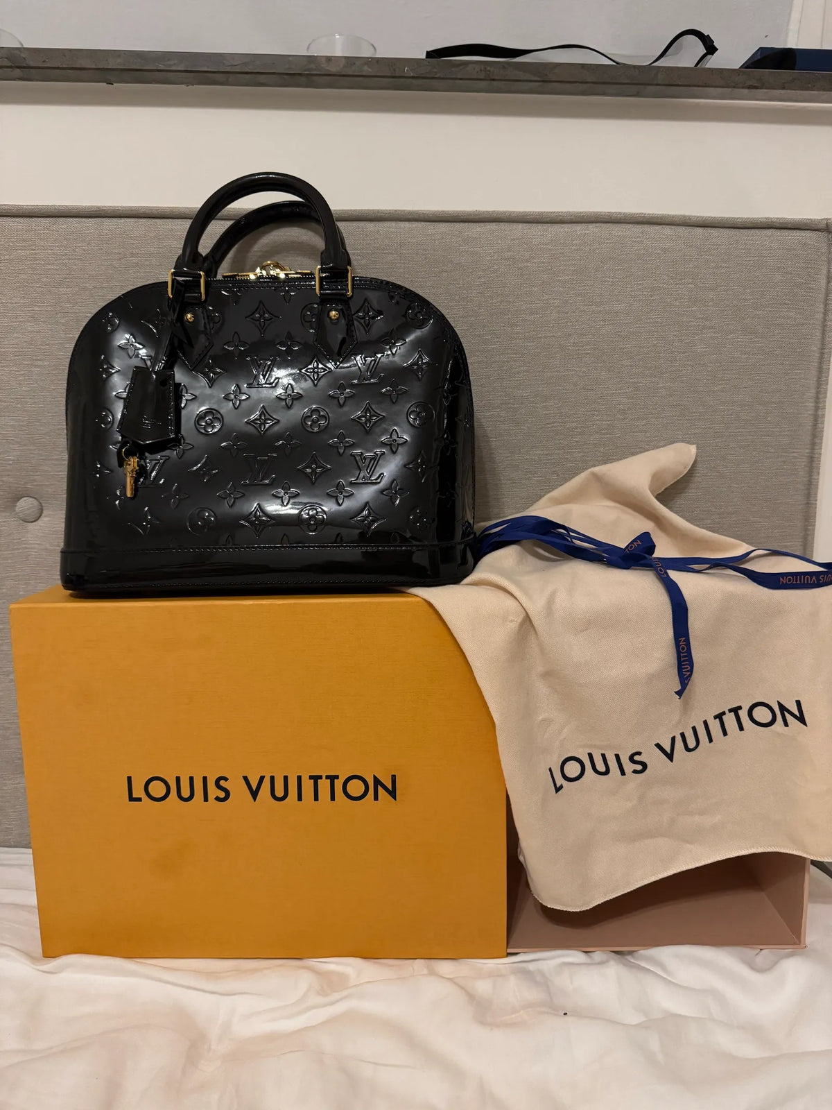 Louis Vuitton Vernis Alma Pm-skinnhandväska NWOT