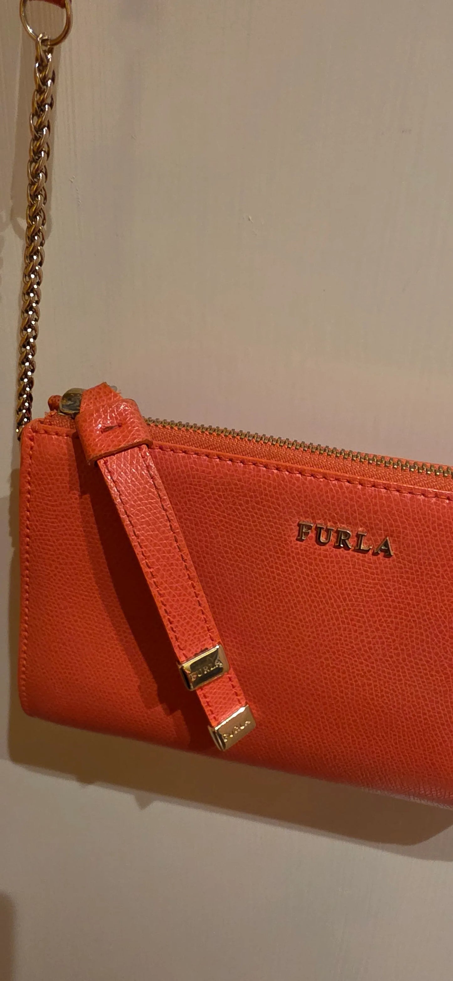 Furla-skinnaxelremsväska