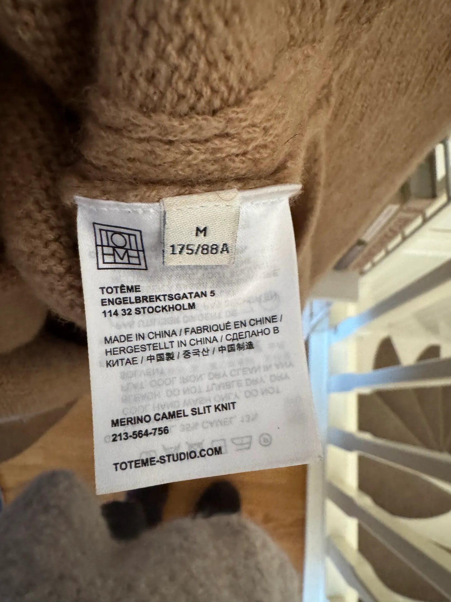 Toteme Merino Camel Slit Knit-ulltröja