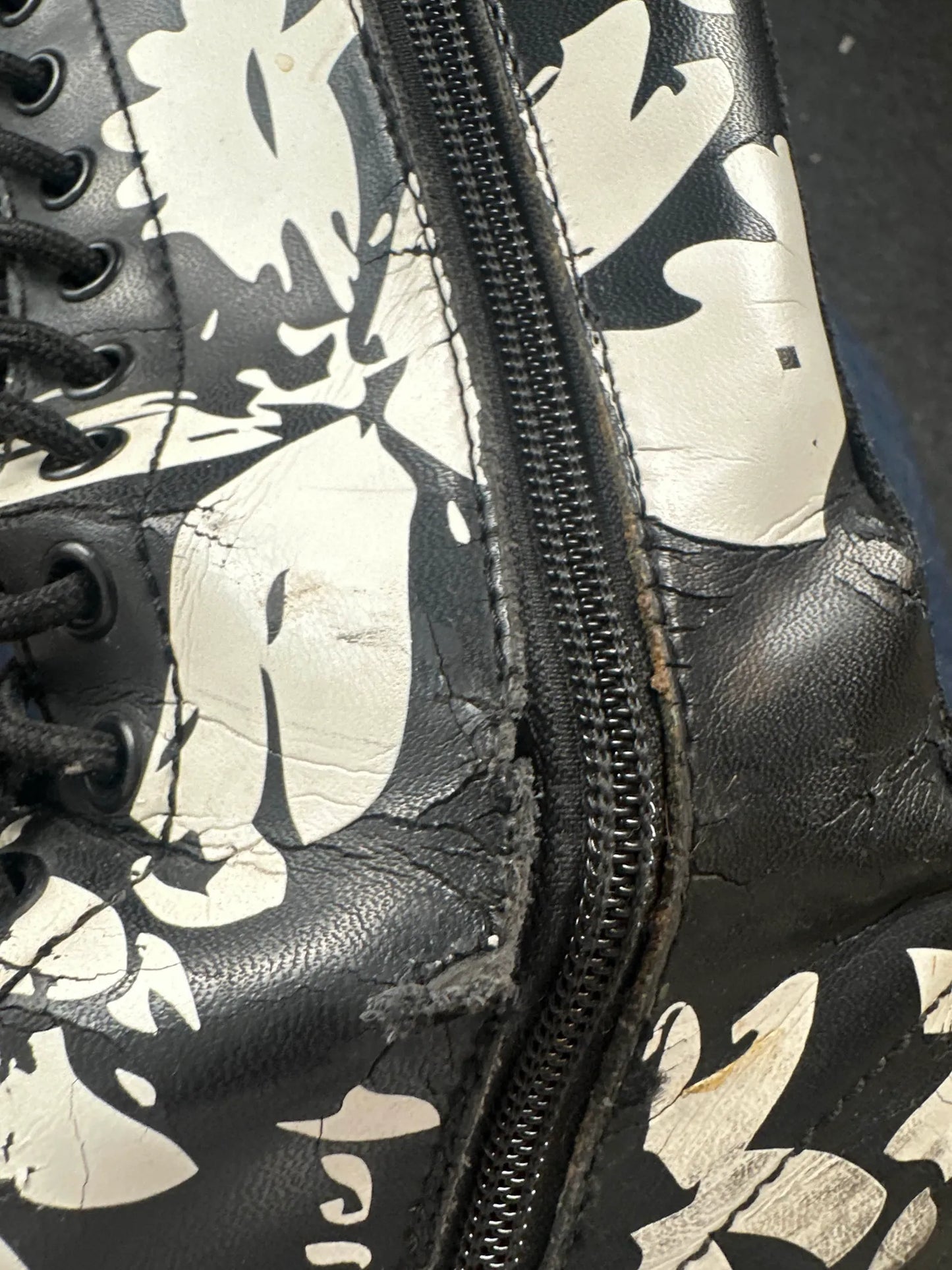 Dr. Martens 1914 Vonda White-skinnboots