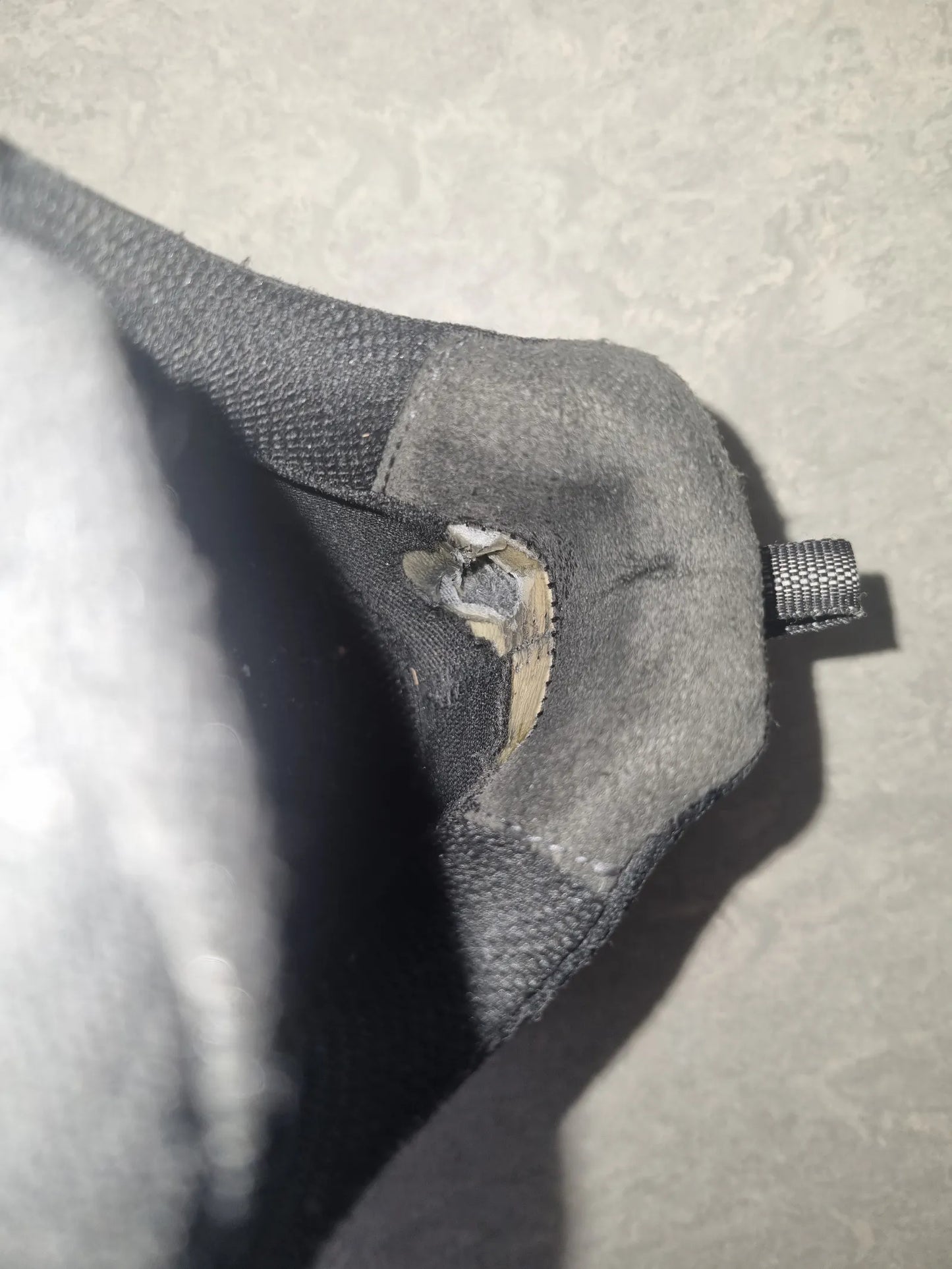 Haglöfs-skinnsneakers