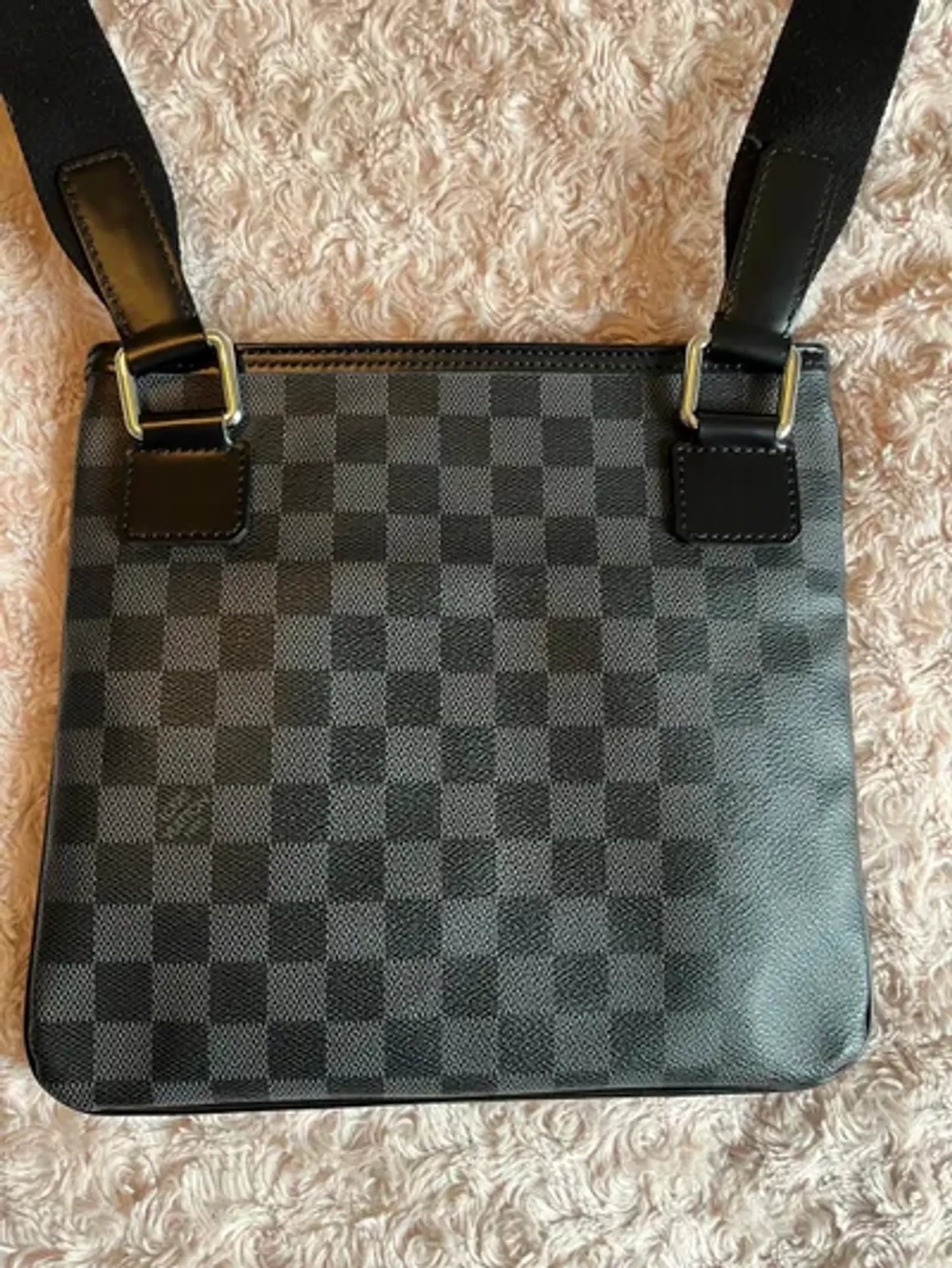 Louis Vuitton Thomas Messenger , Damier Graphite.-skinnaxelremsväska