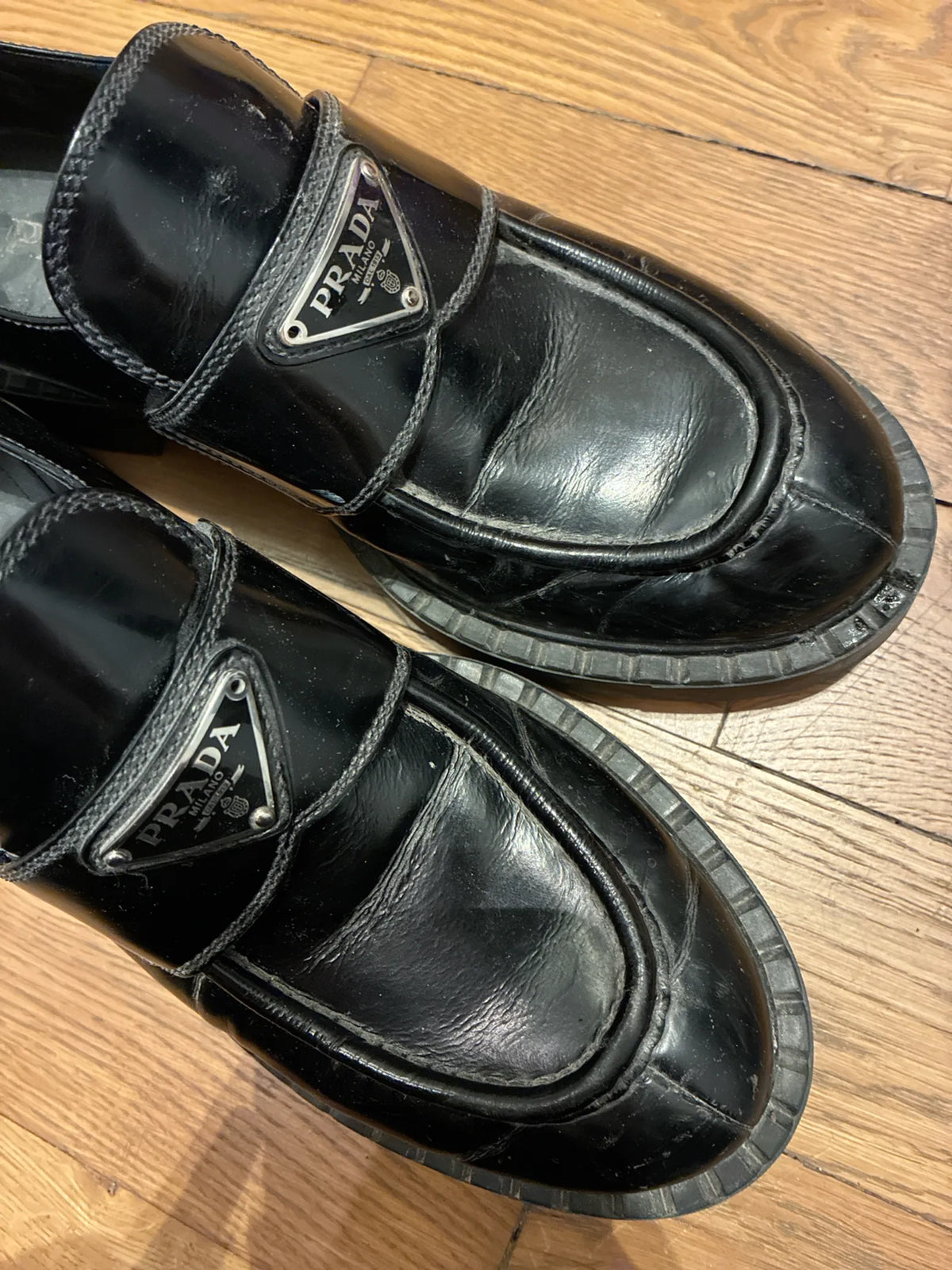 Prada-skinnloafers