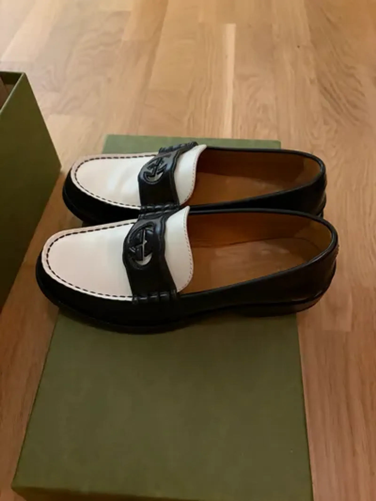 Gucci-skinnloafers NWOT