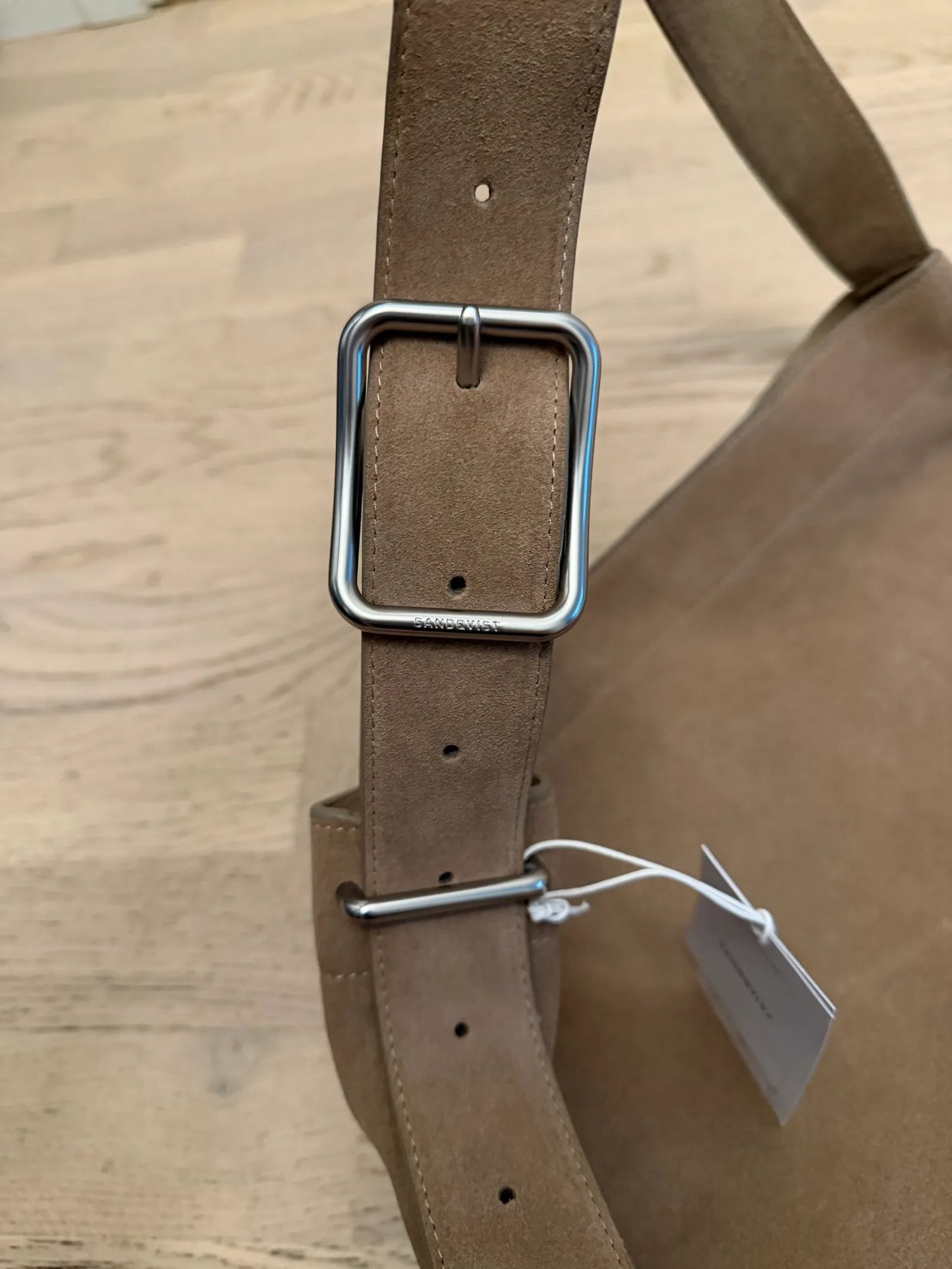 Sandqvist Suede Shopper-axelremsväska NWT
