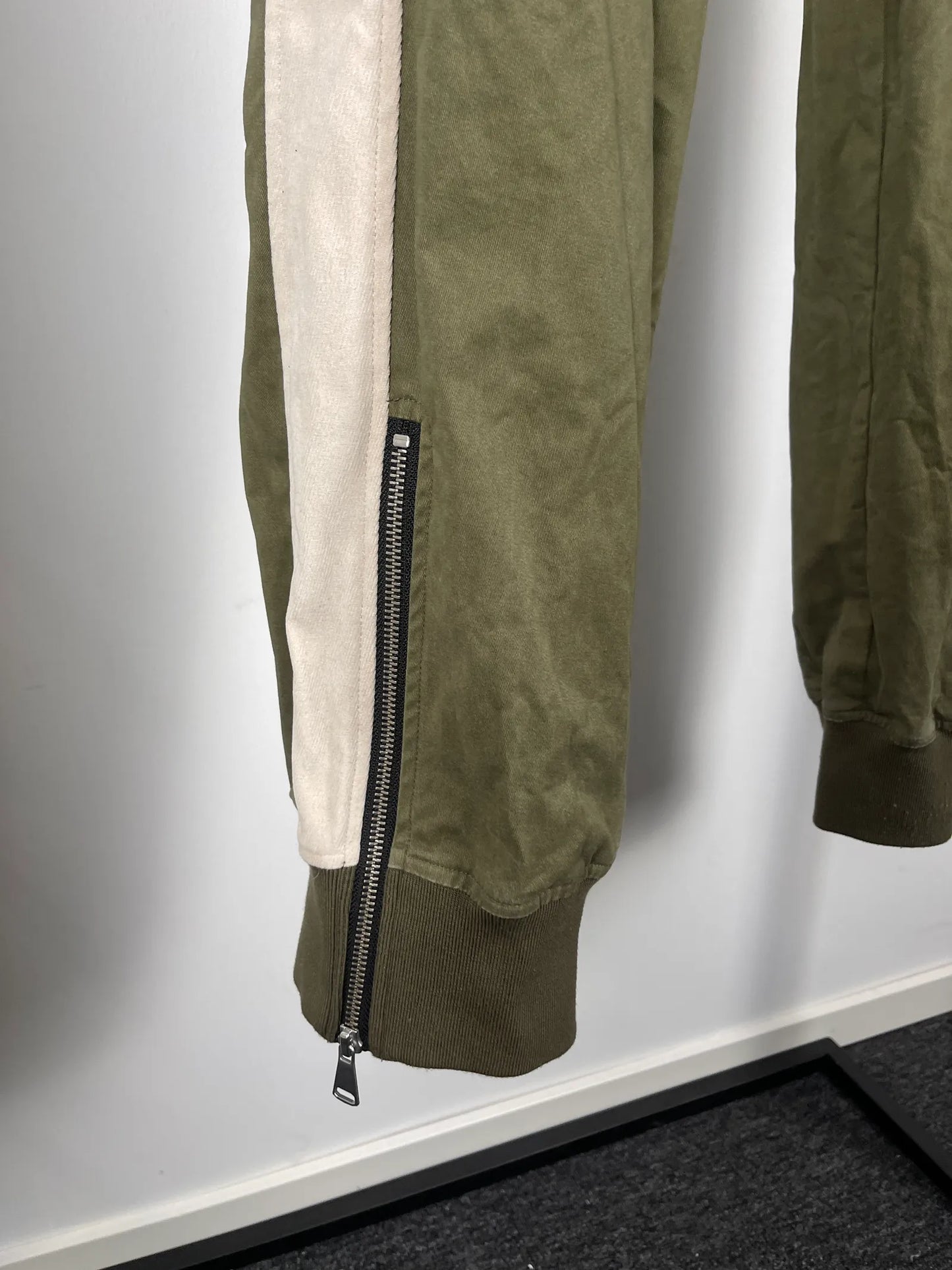 (Di)Vision Track-byxor