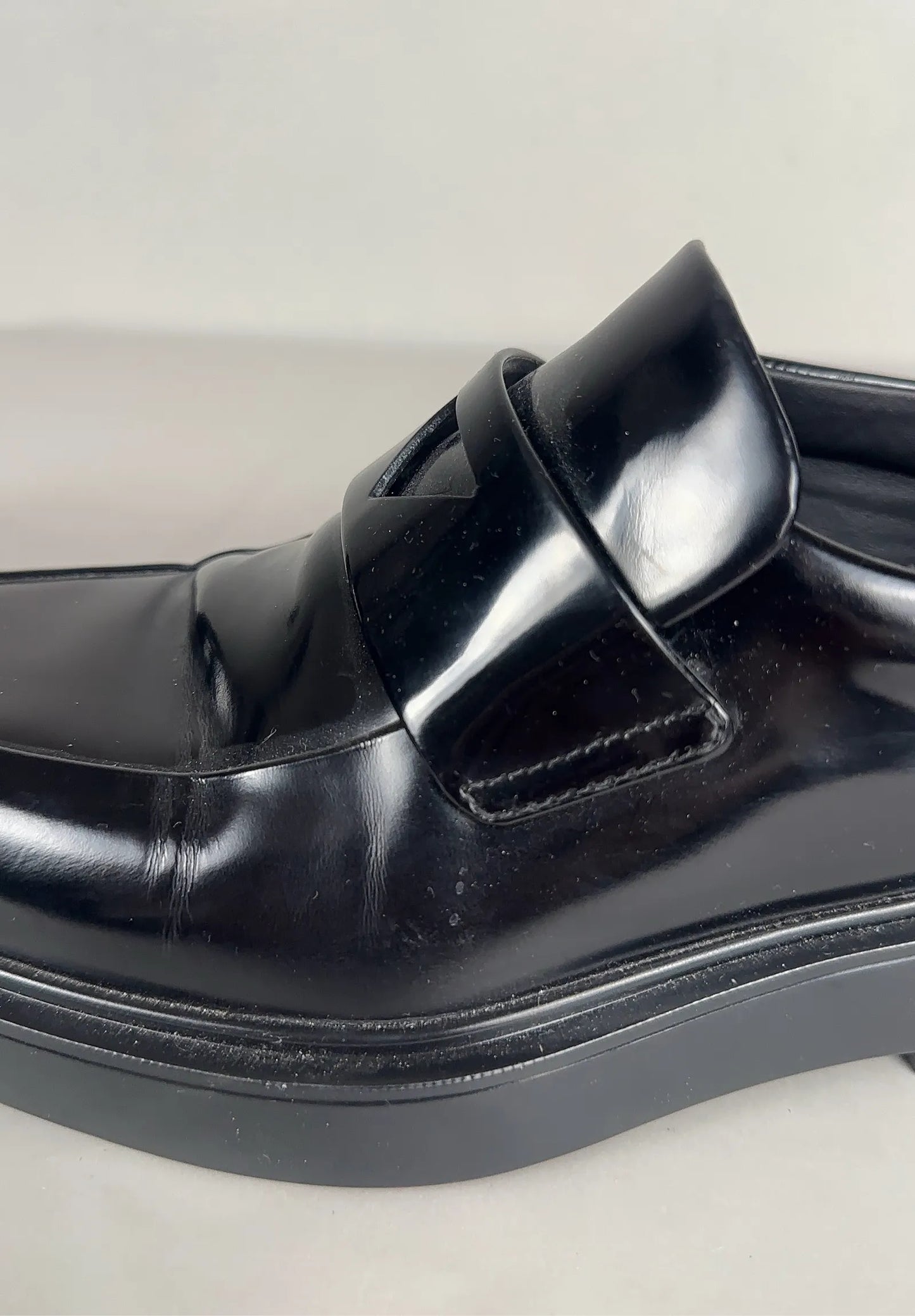 Prada-skinnloafers