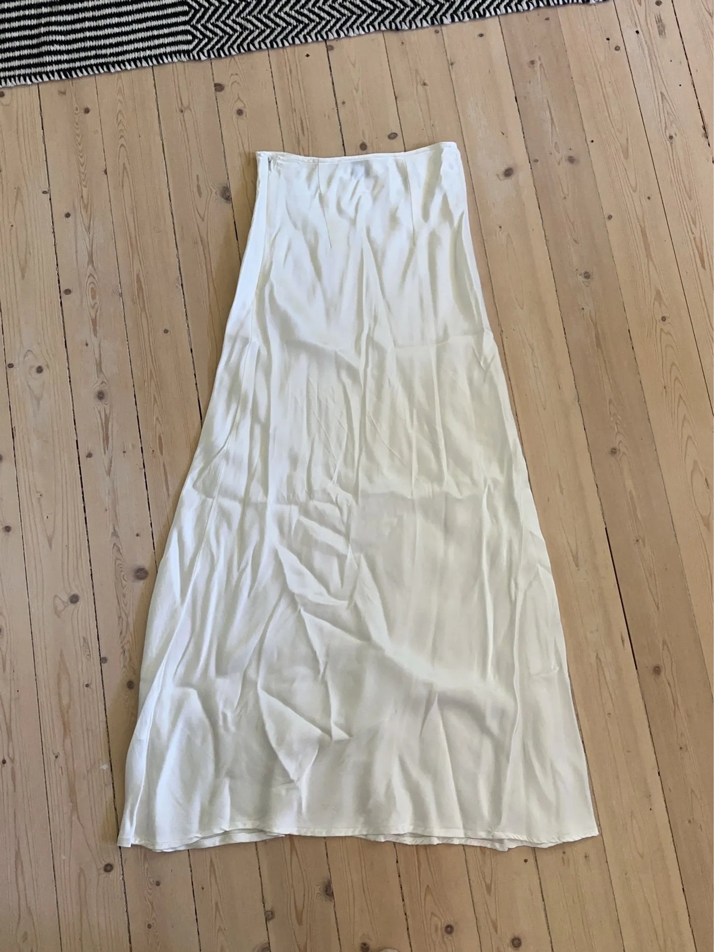 Dissh Silk White-kjol