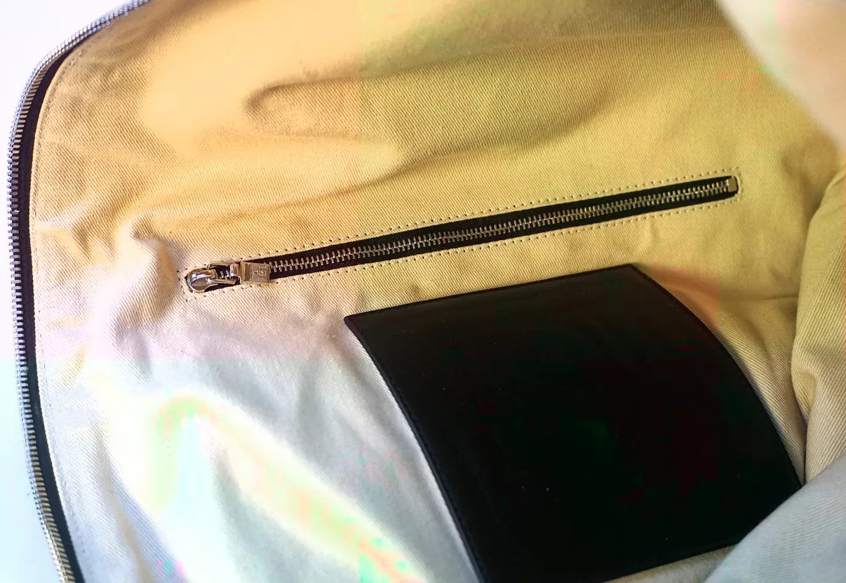 Toteme Leather-trimmed Canvas Sling-skinnaxelremsväska NWOT