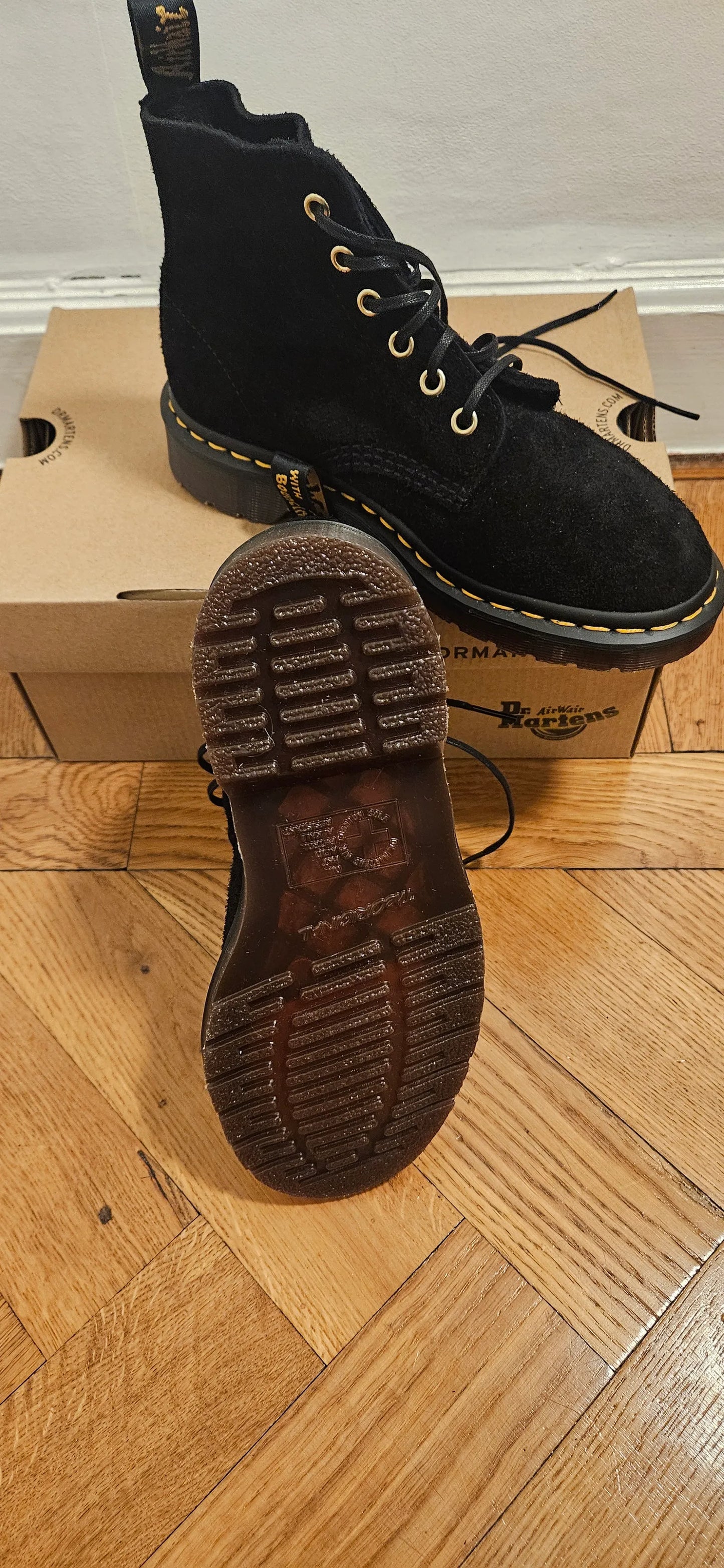 Dr. Martens-skinnboots NWT