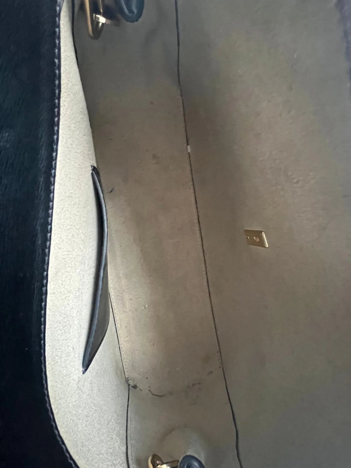 Toteme T-lock Leather-skinnkuvertväska