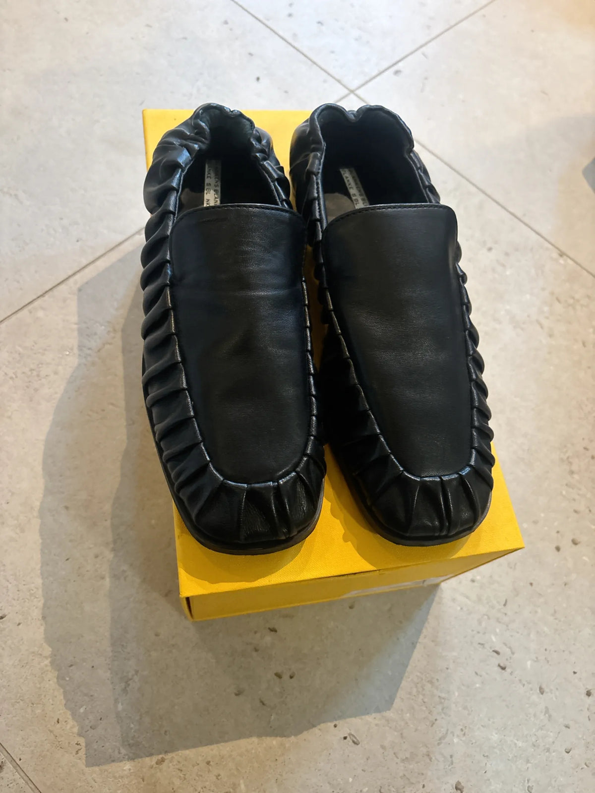 Blankens-skinnloafers