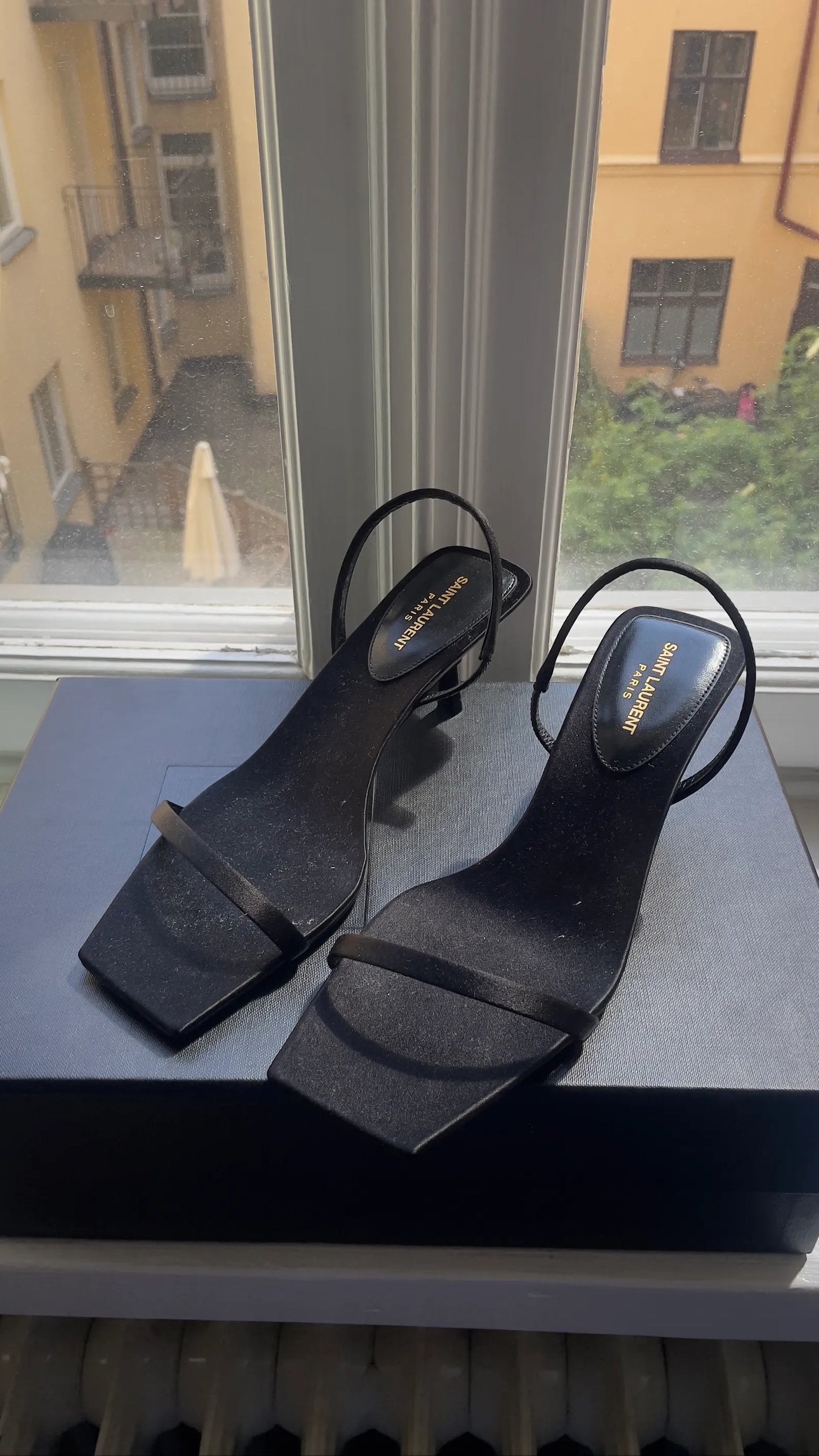 Saint Laurent-skinnklackar NWT