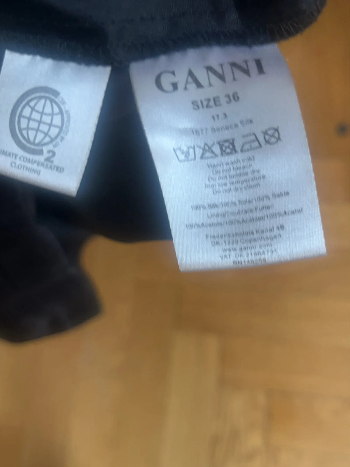 Ganni-sidenklänning