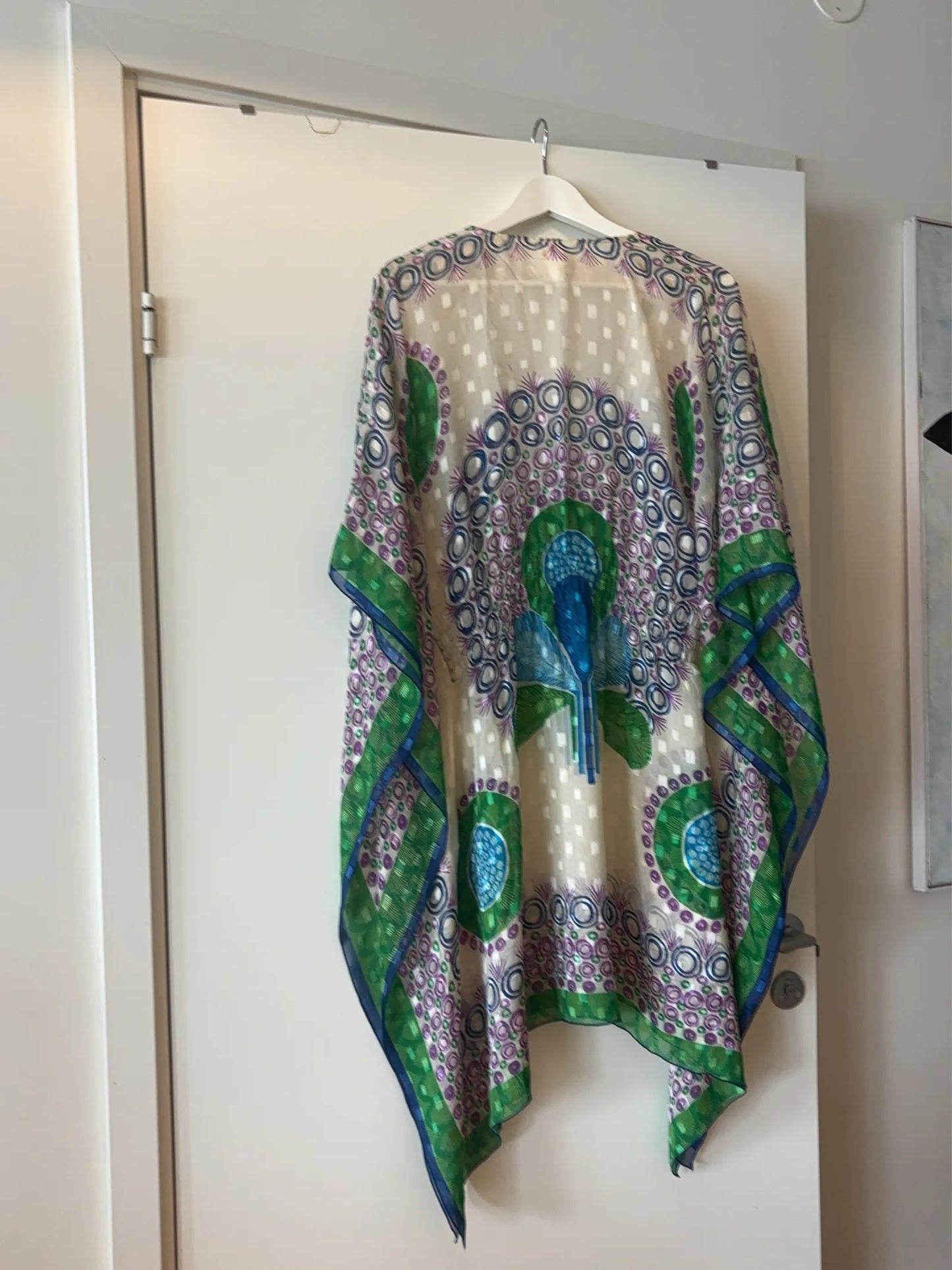 Anna Sui-sidenkaftan