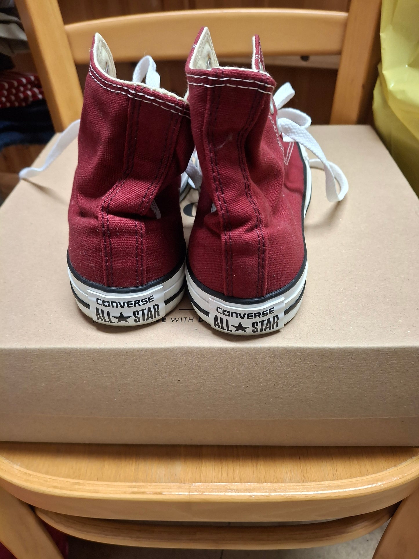 Converse-sneakers NWOT
