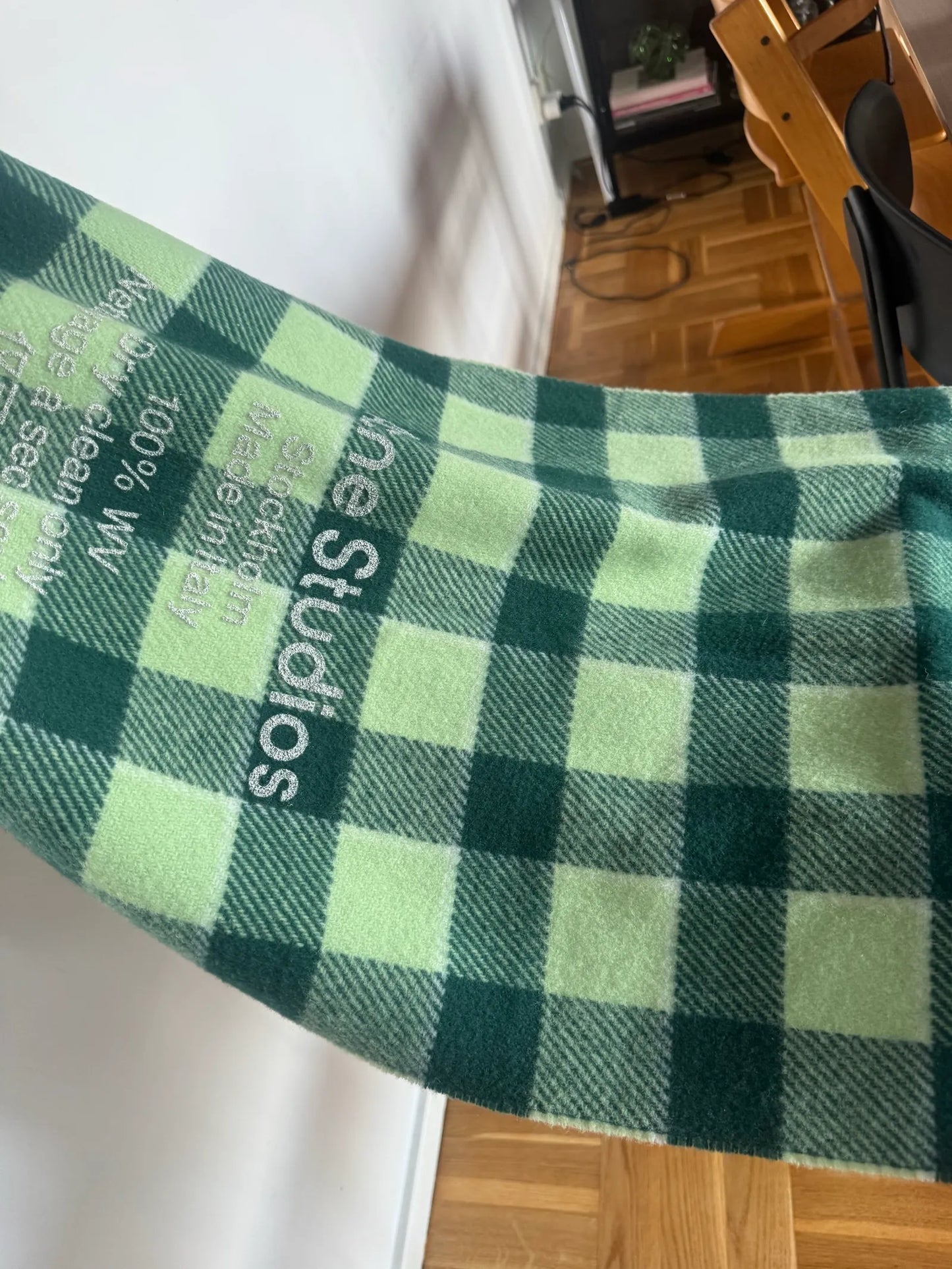 Acne Studios-ullhalsduk NWOT