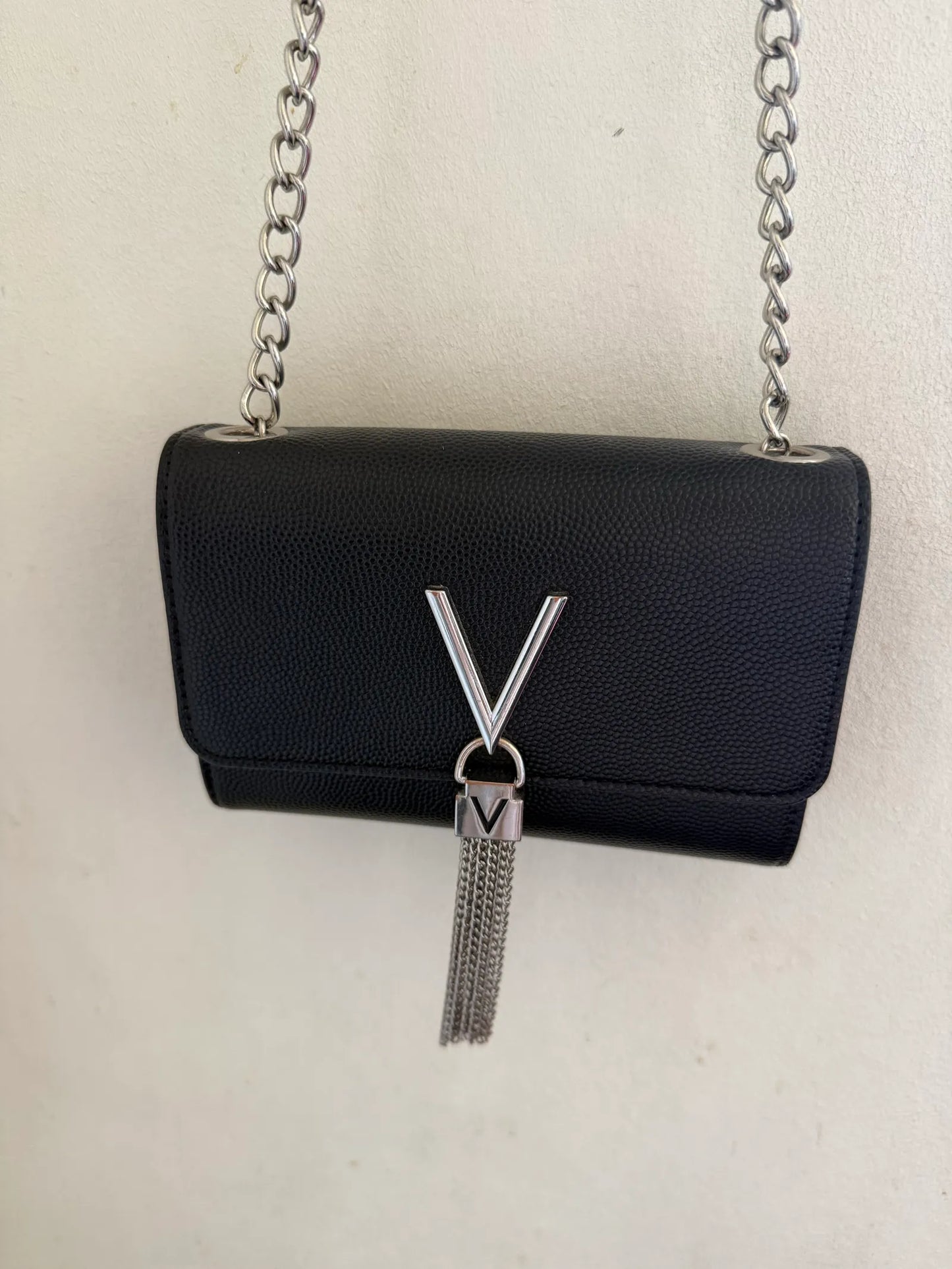 Valentino-axelremsväska NWOT