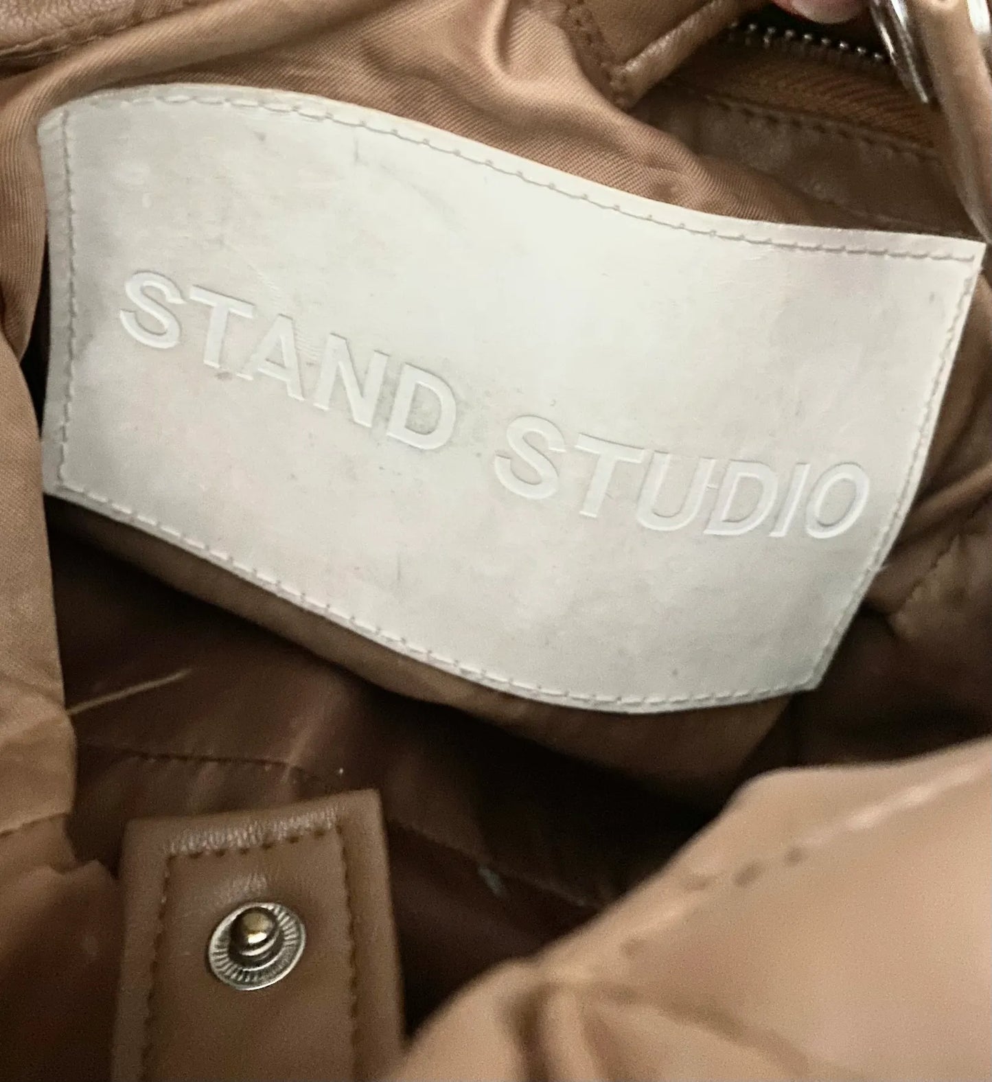 Stand Studio-skinnhandväska