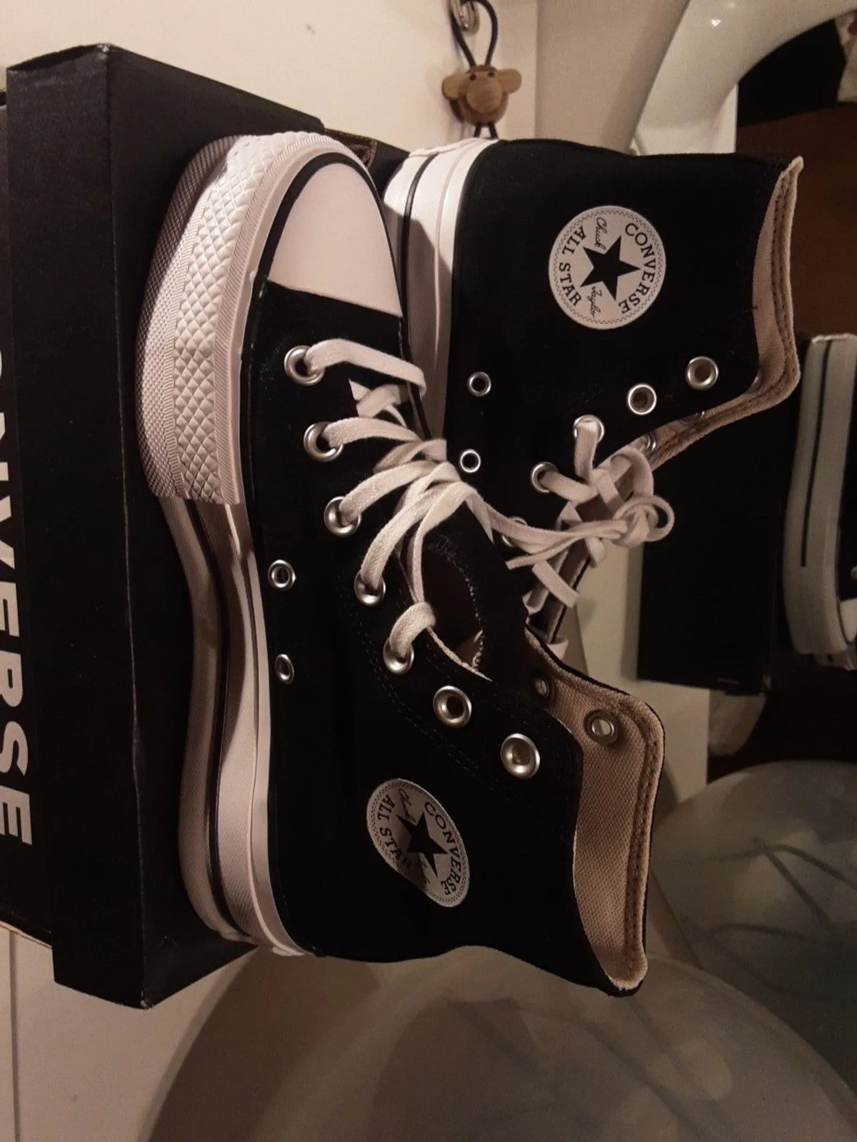 Converse-sneakers NWOT