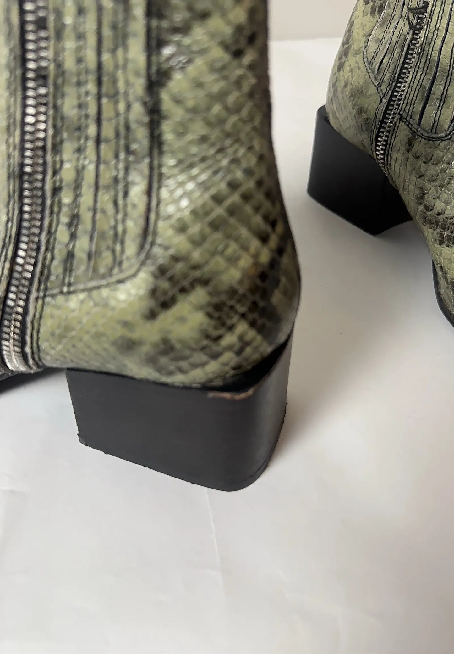Acne Studios-skinnboots