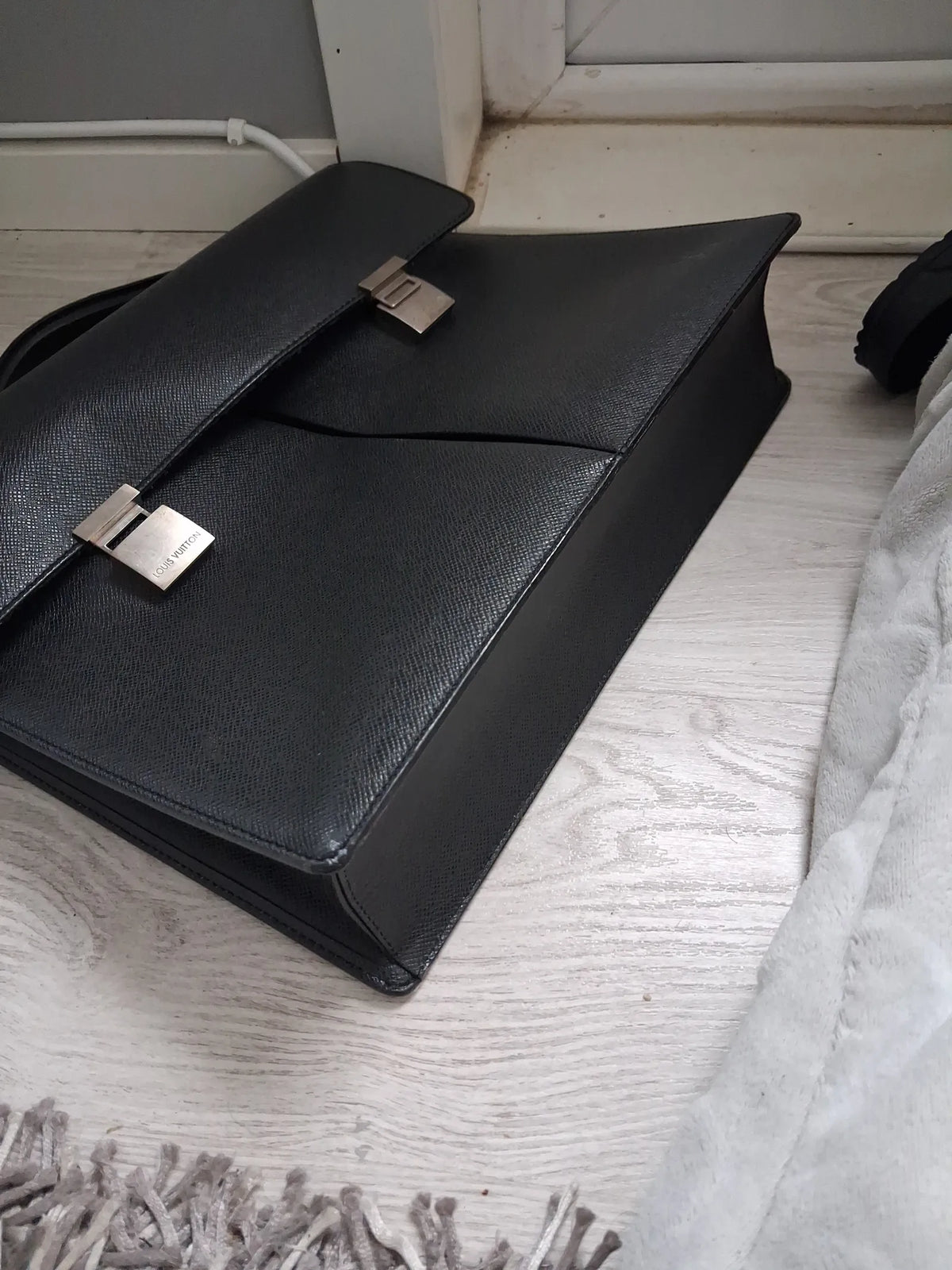 Louis Vuitton-skinndatorväska