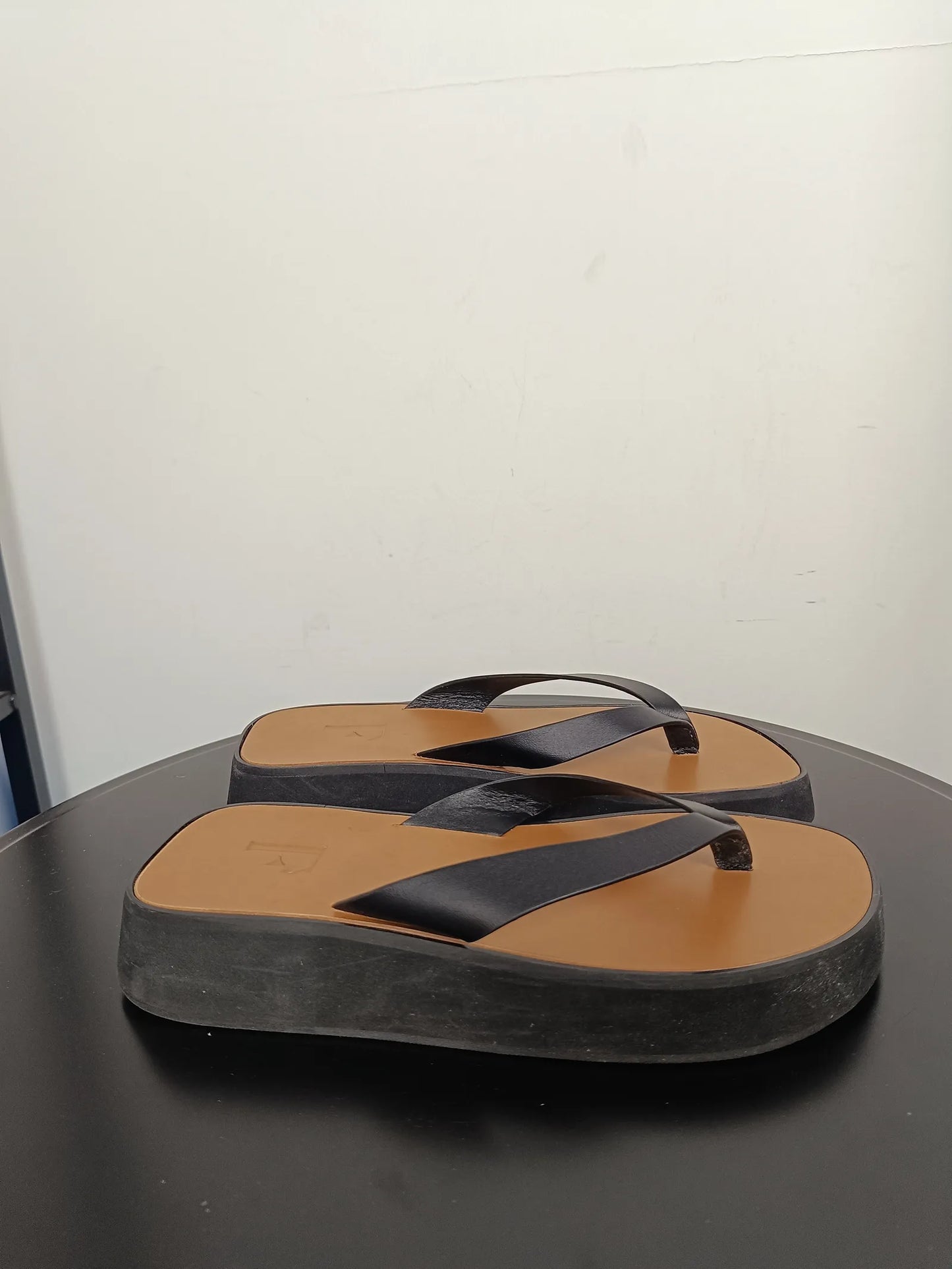 Flattered Brooke Black Leather-skinnflip-flops