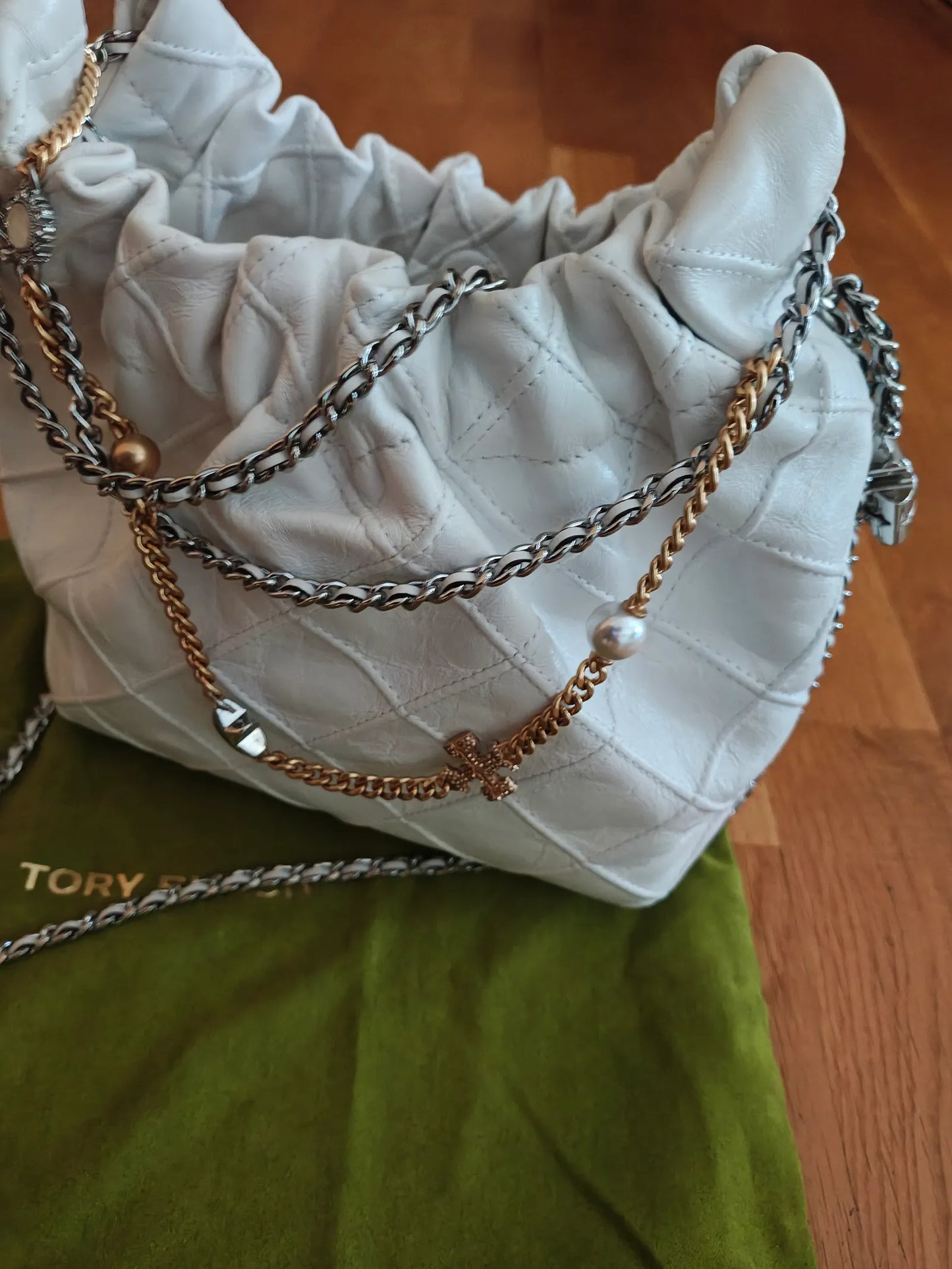 Tory Burch-skinnaxelremsväska NWOT