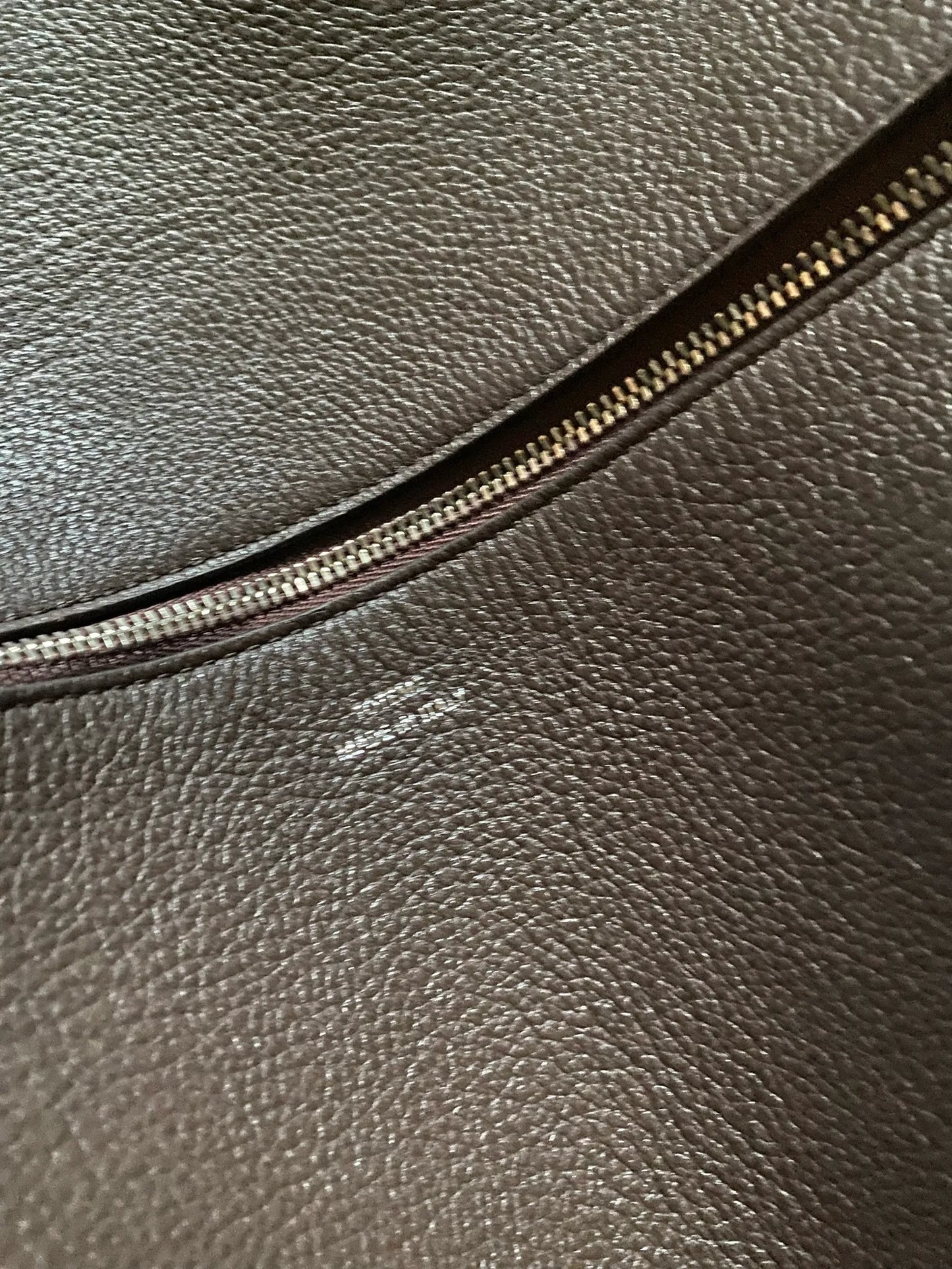 Toteme Bevel Leather Tote-skinnaxelremsväska