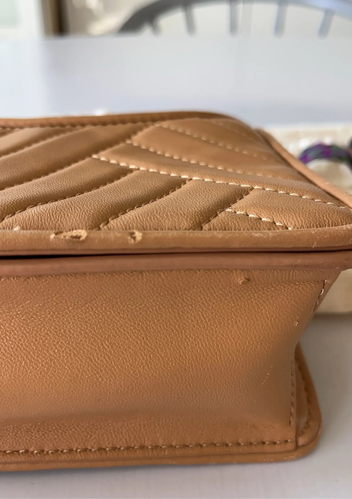 Tory Burch-skinnaxelremsväska