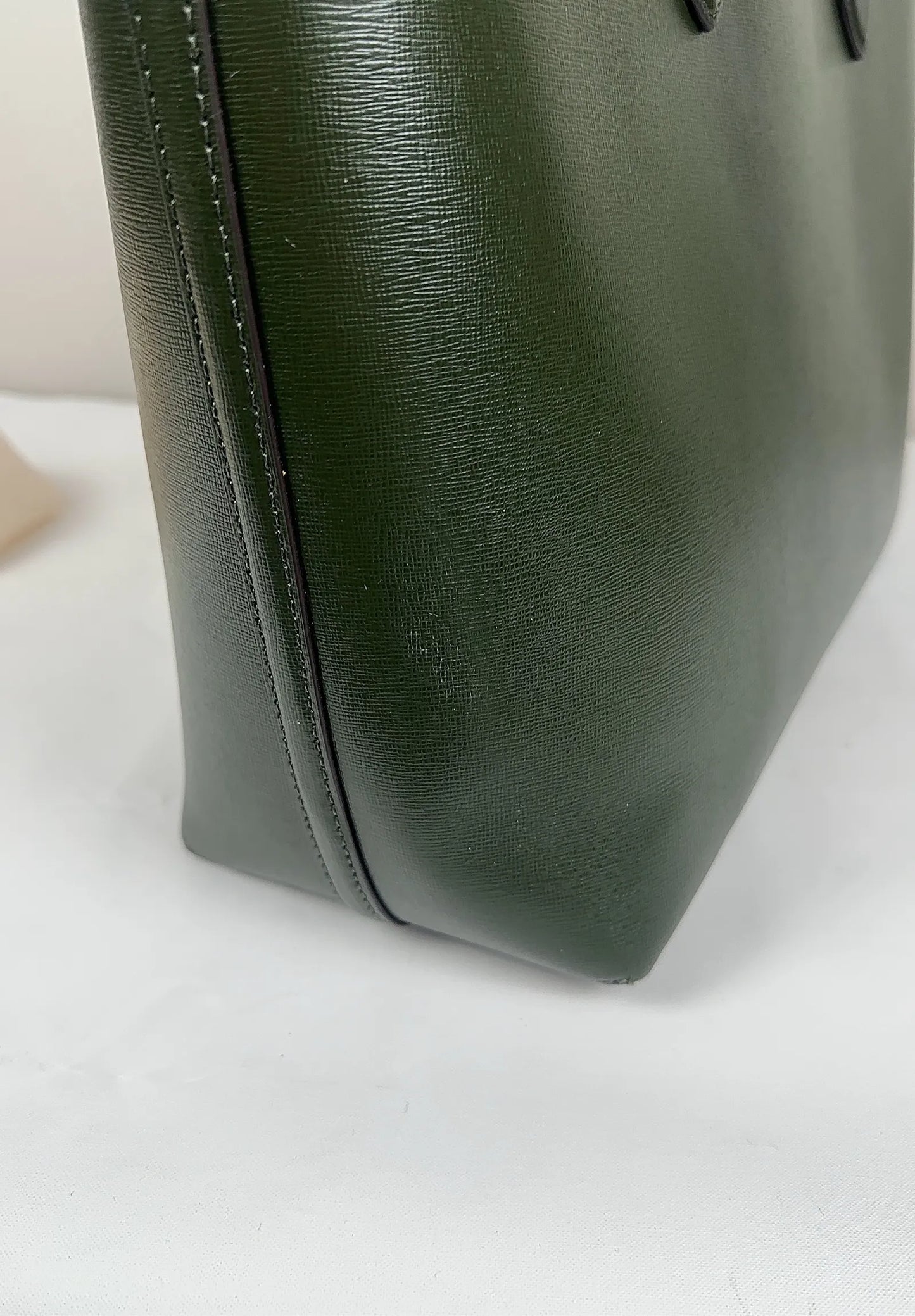 Kate Spade-skinnhandväska