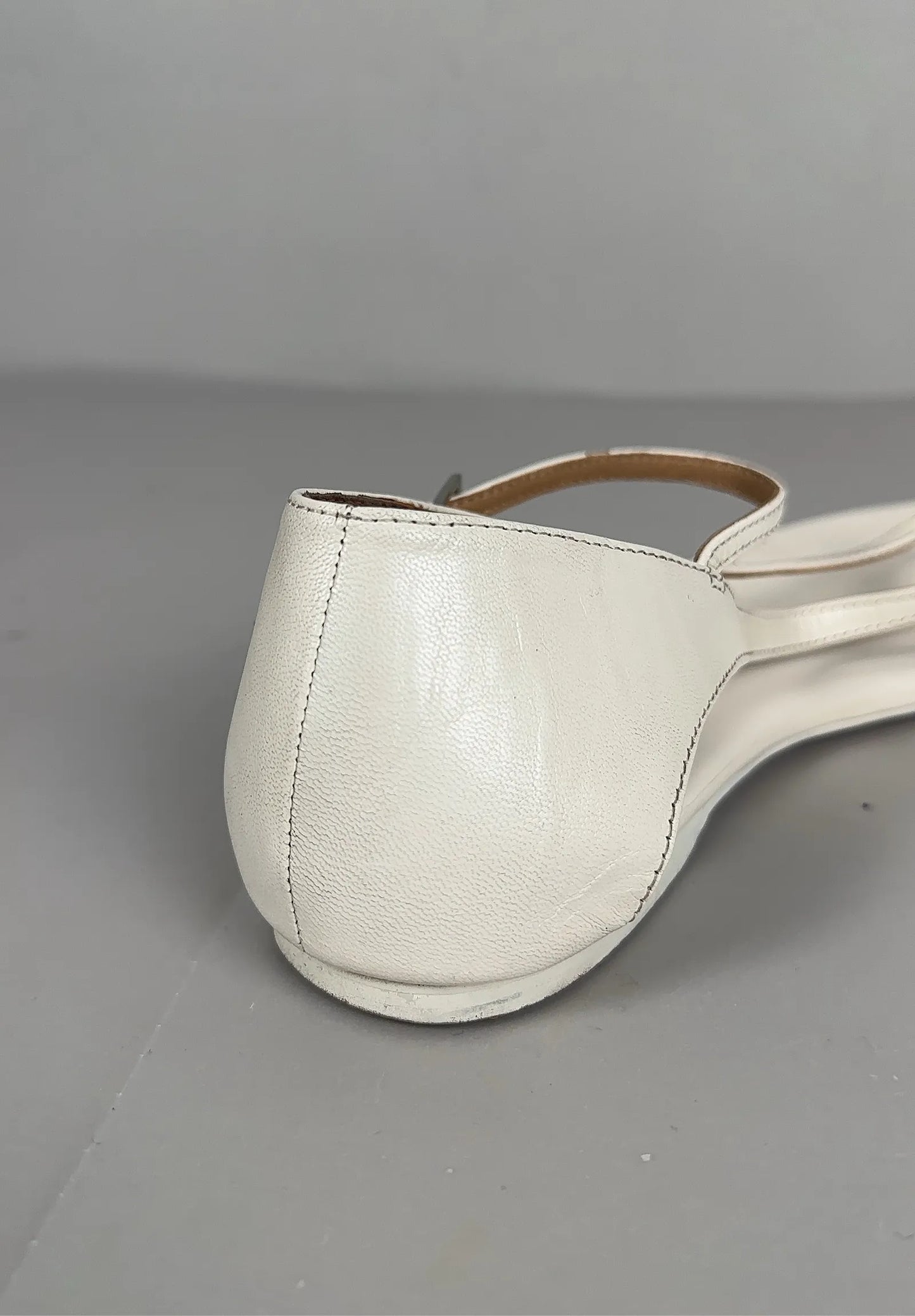 Mng-skinnsandaler NWOT